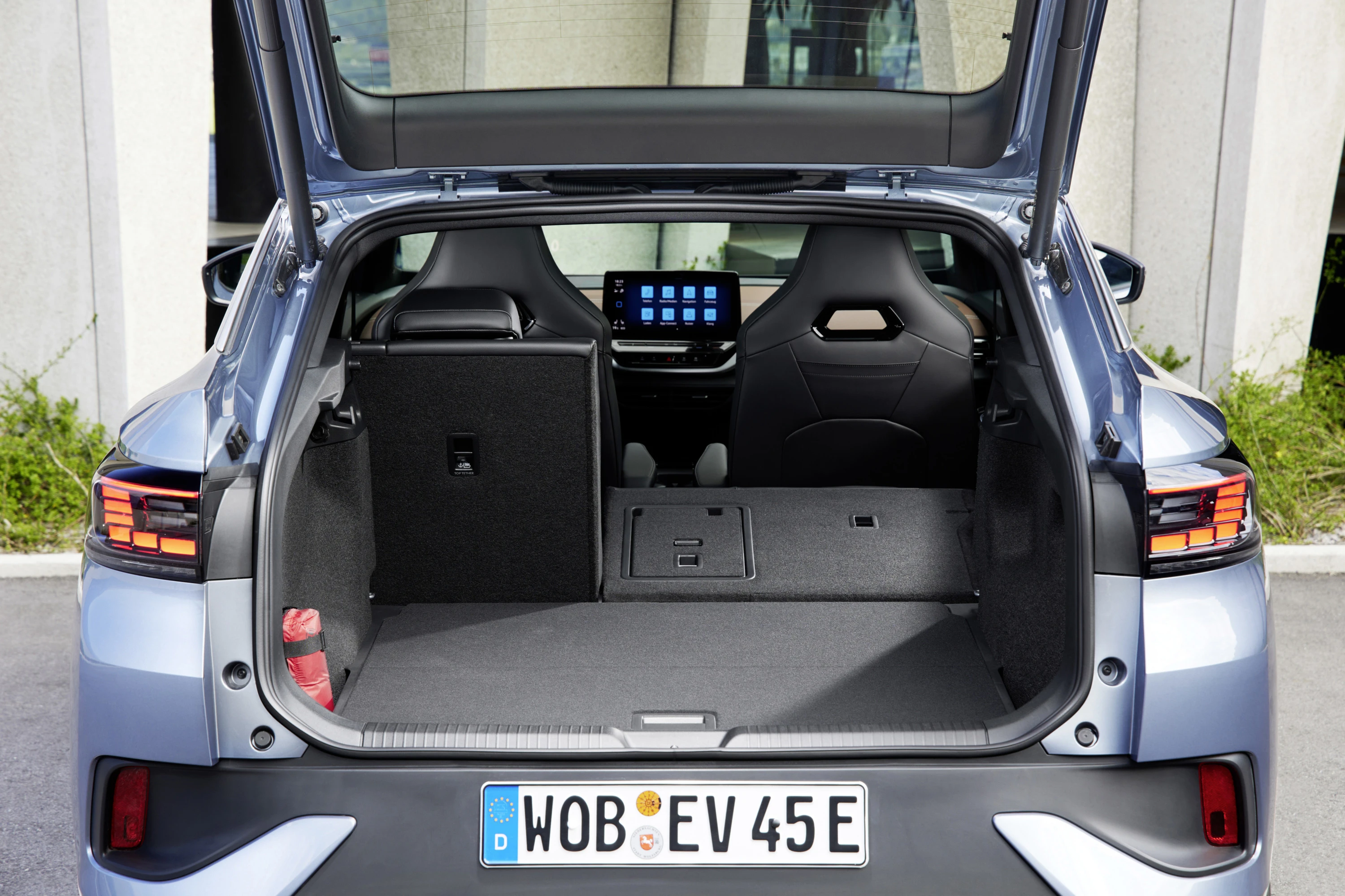 Volkswagen ID.5 Pro 4MOTION trunk view