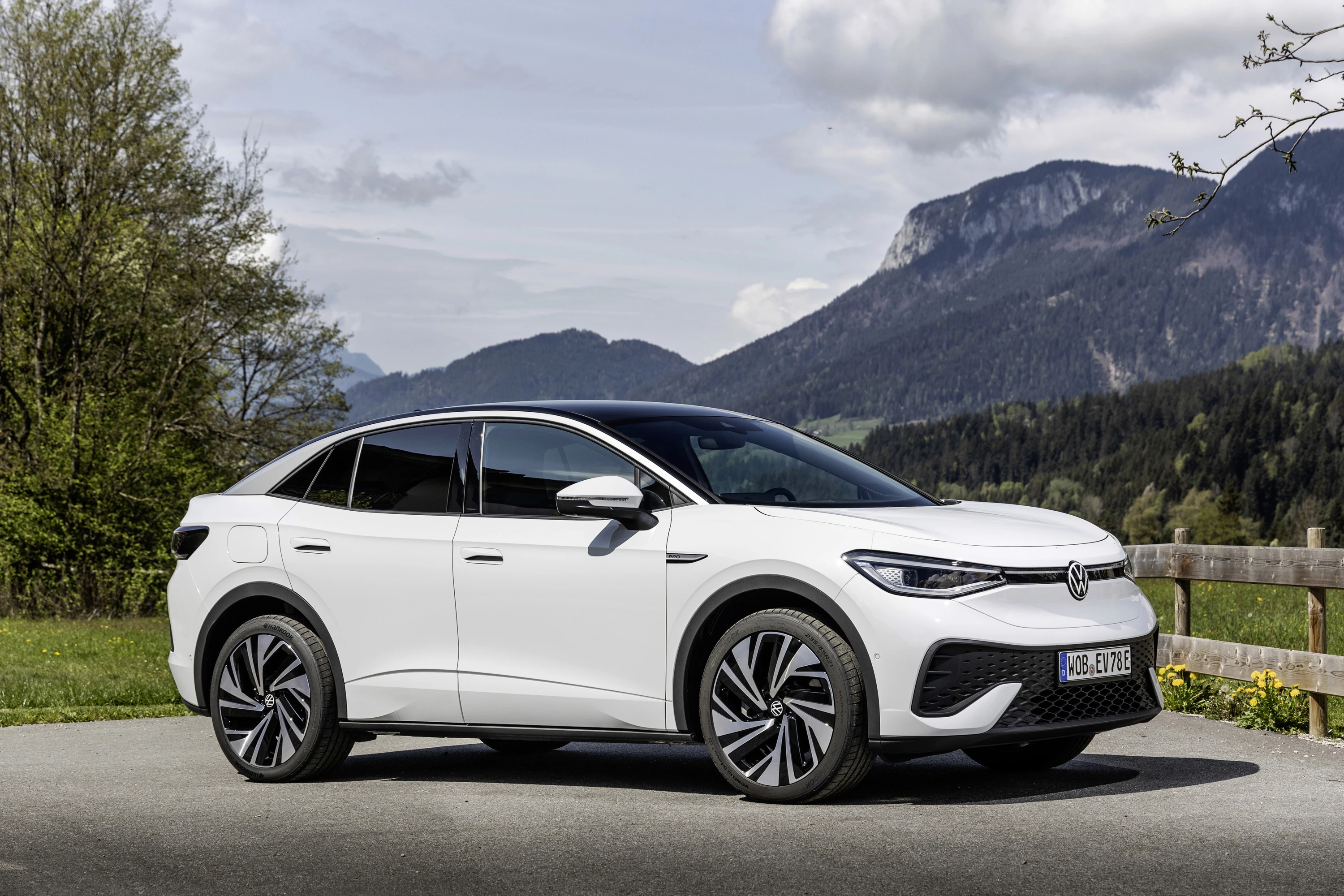 Volkswagen ID.5 Pro 4MOTION exterior view