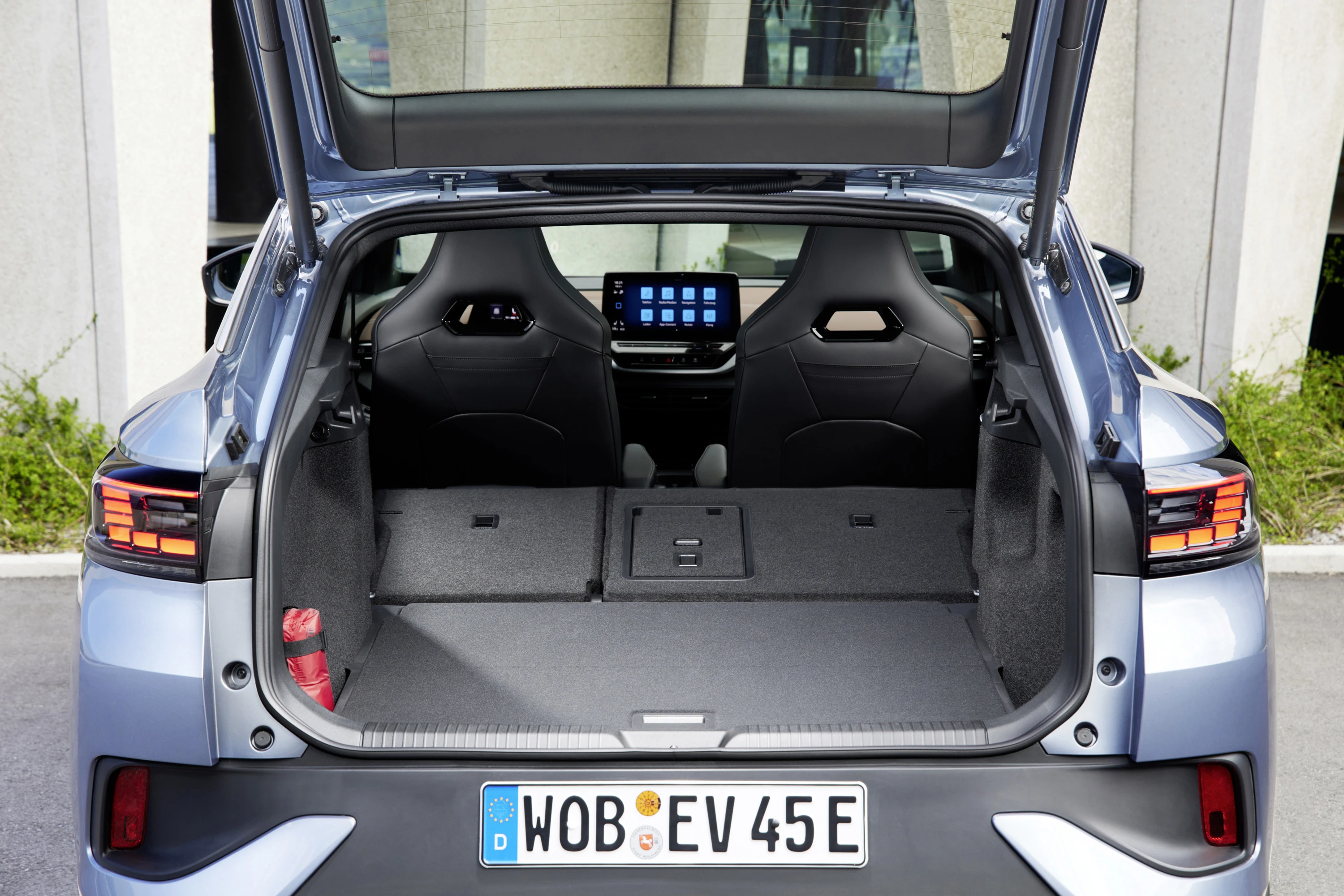 Volkswagen ID.5 Pro 4MOTION trunk view