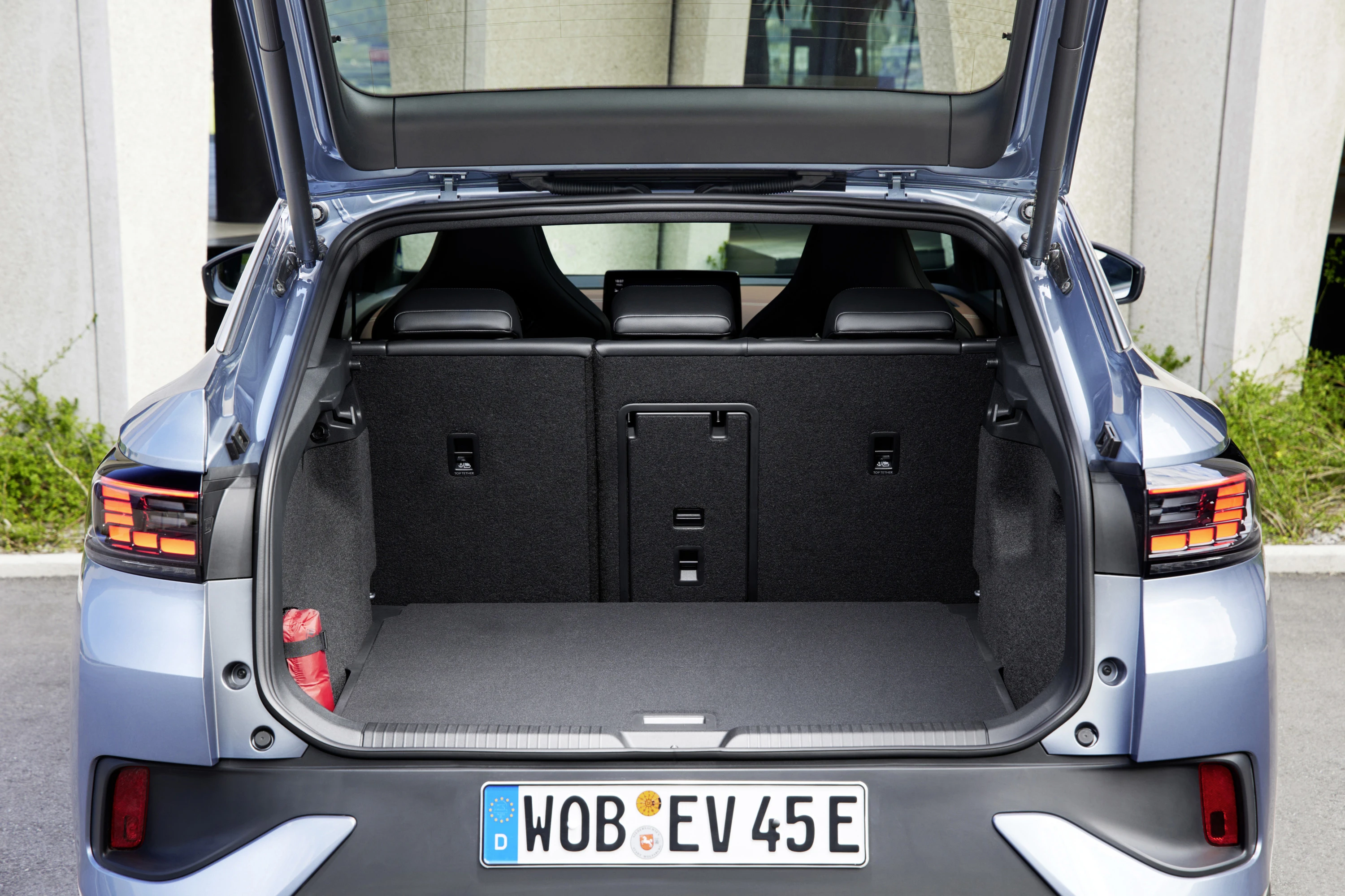 Volkswagen ID.5 Pro 4MOTION trunk view