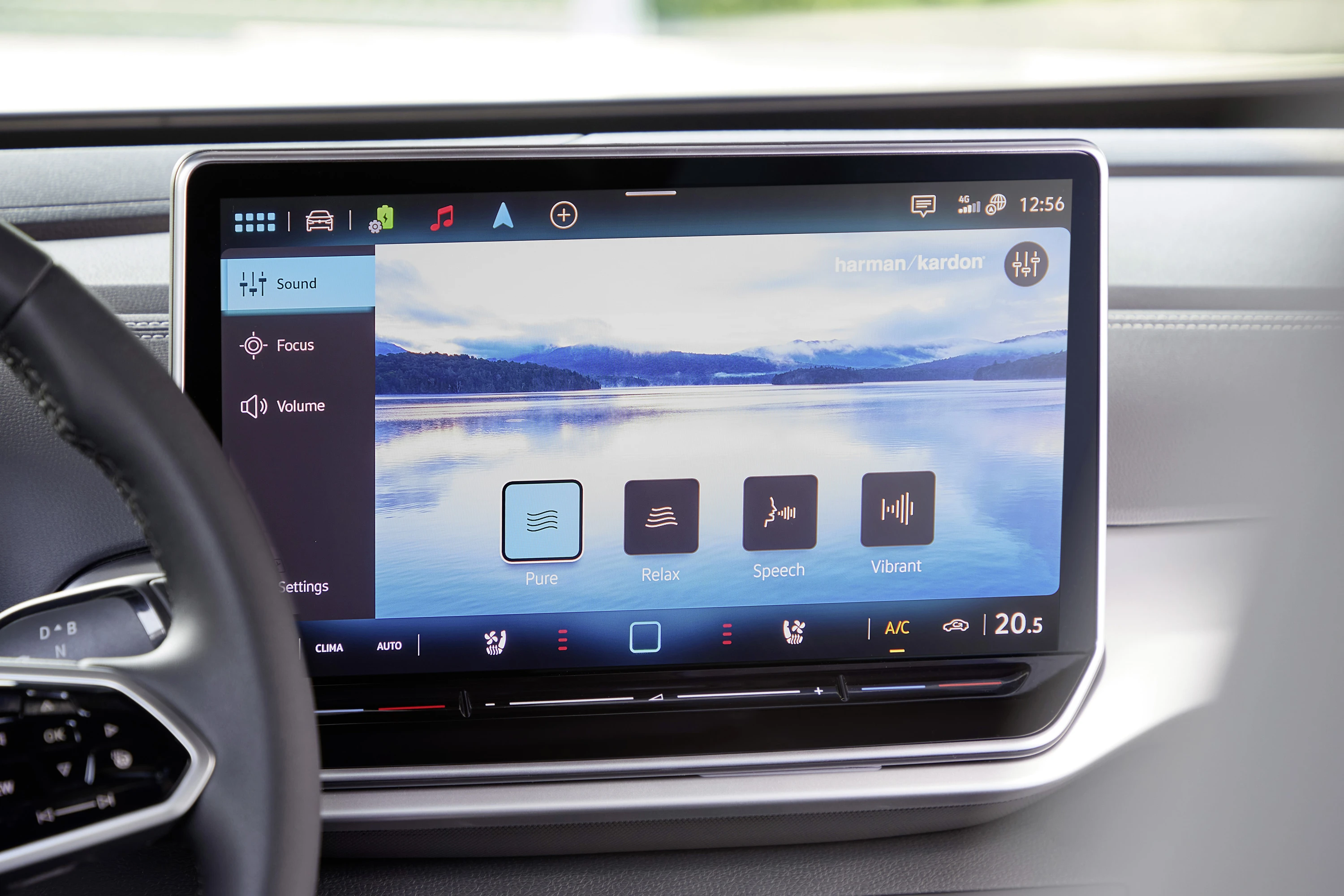 Volkswagen ID.5 Pro 4MOTION screens view
