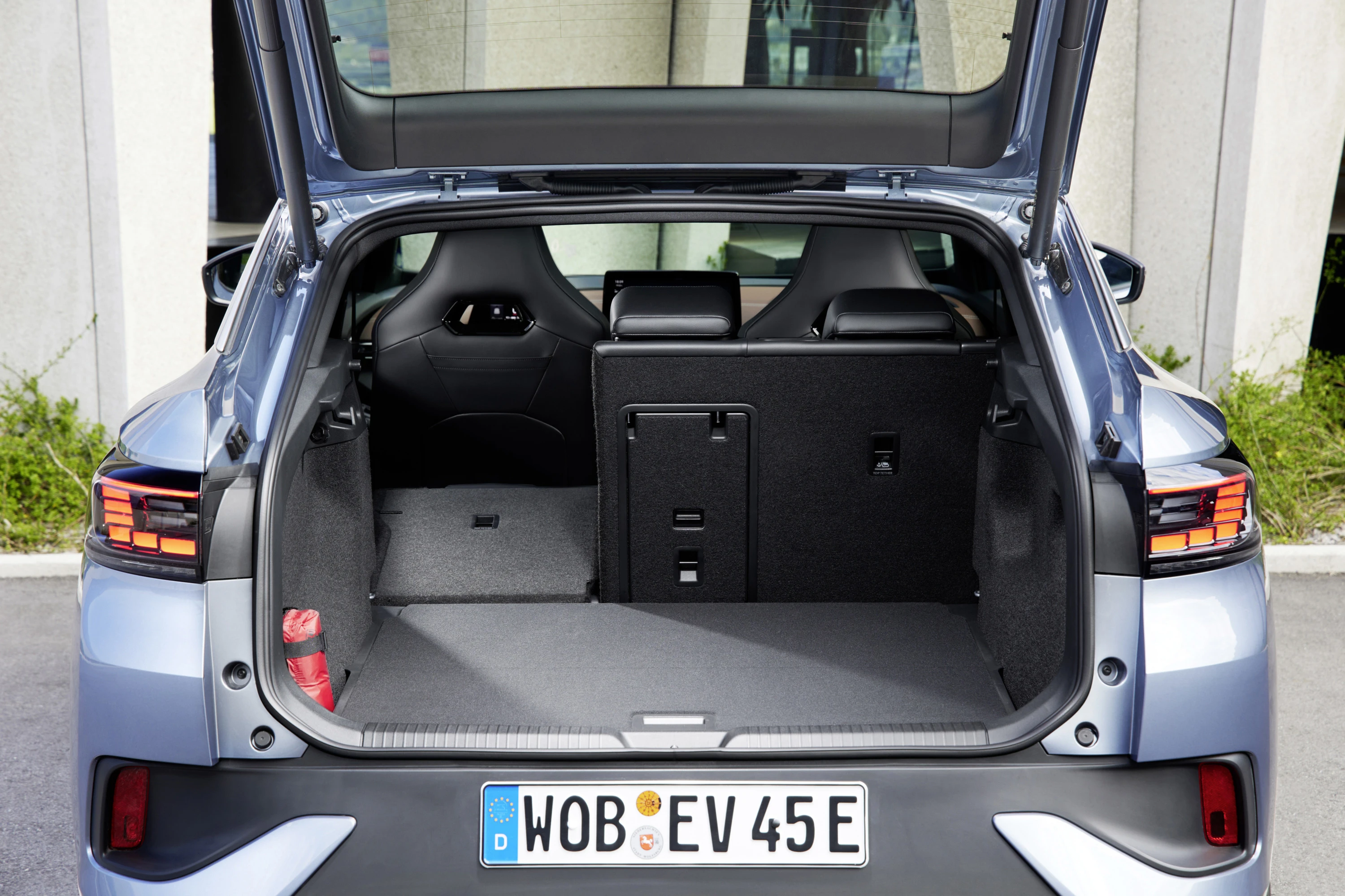 Volkswagen ID.5 Pro 4MOTION trunk view