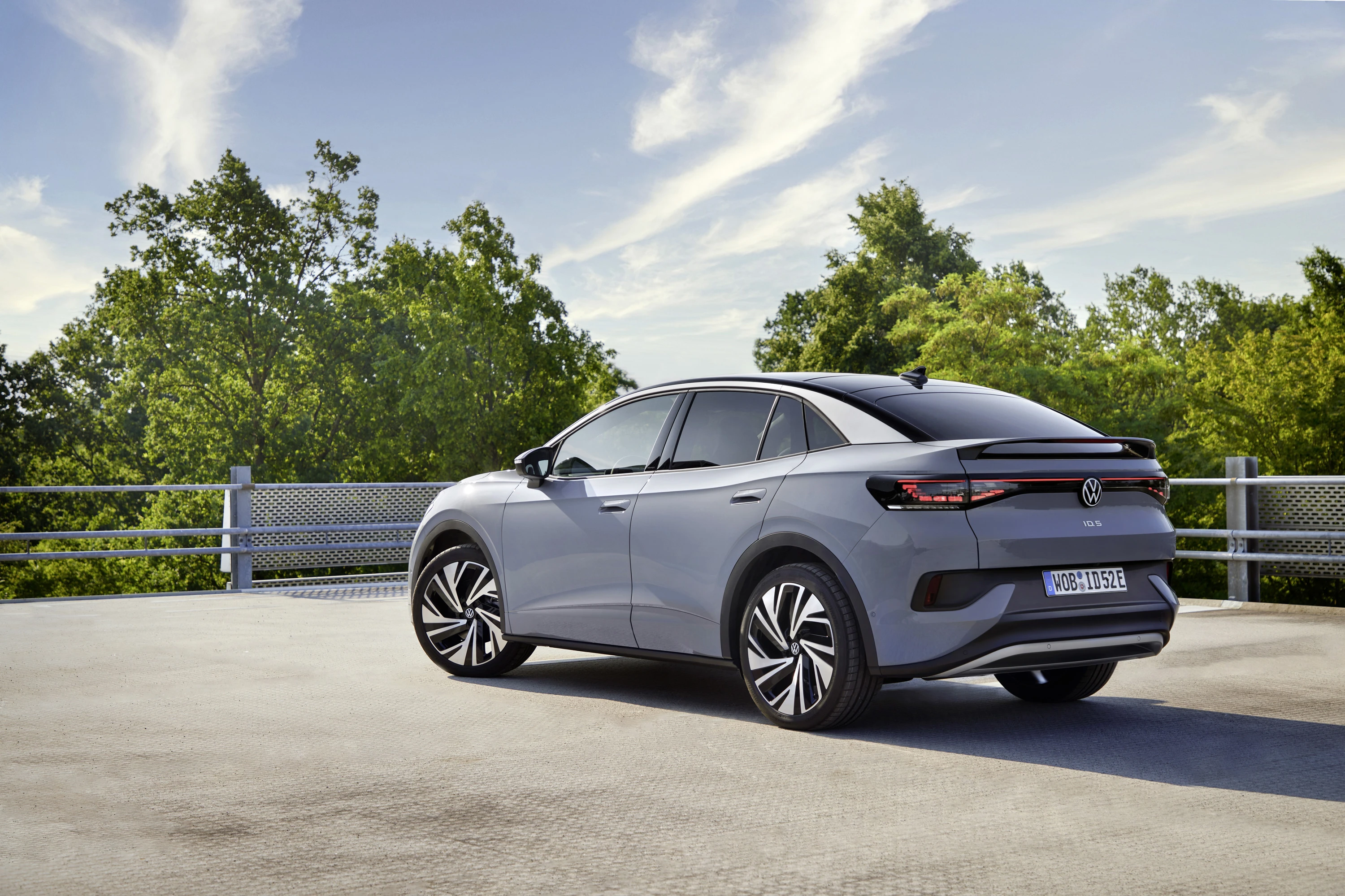Volkswagen ID.5 Pure exterior view