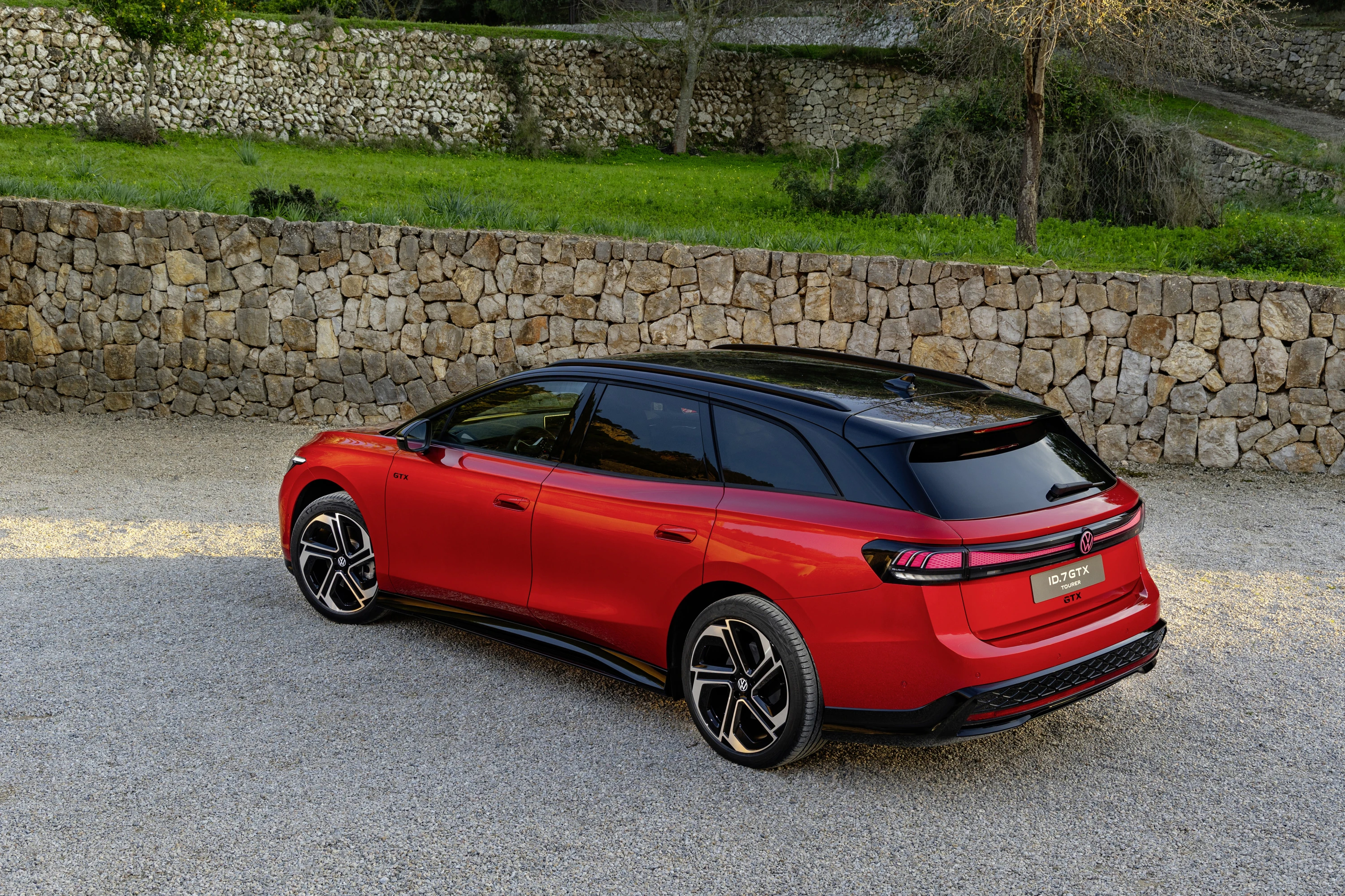 Volkswagen ID.7 GTX Tourer exterior view
