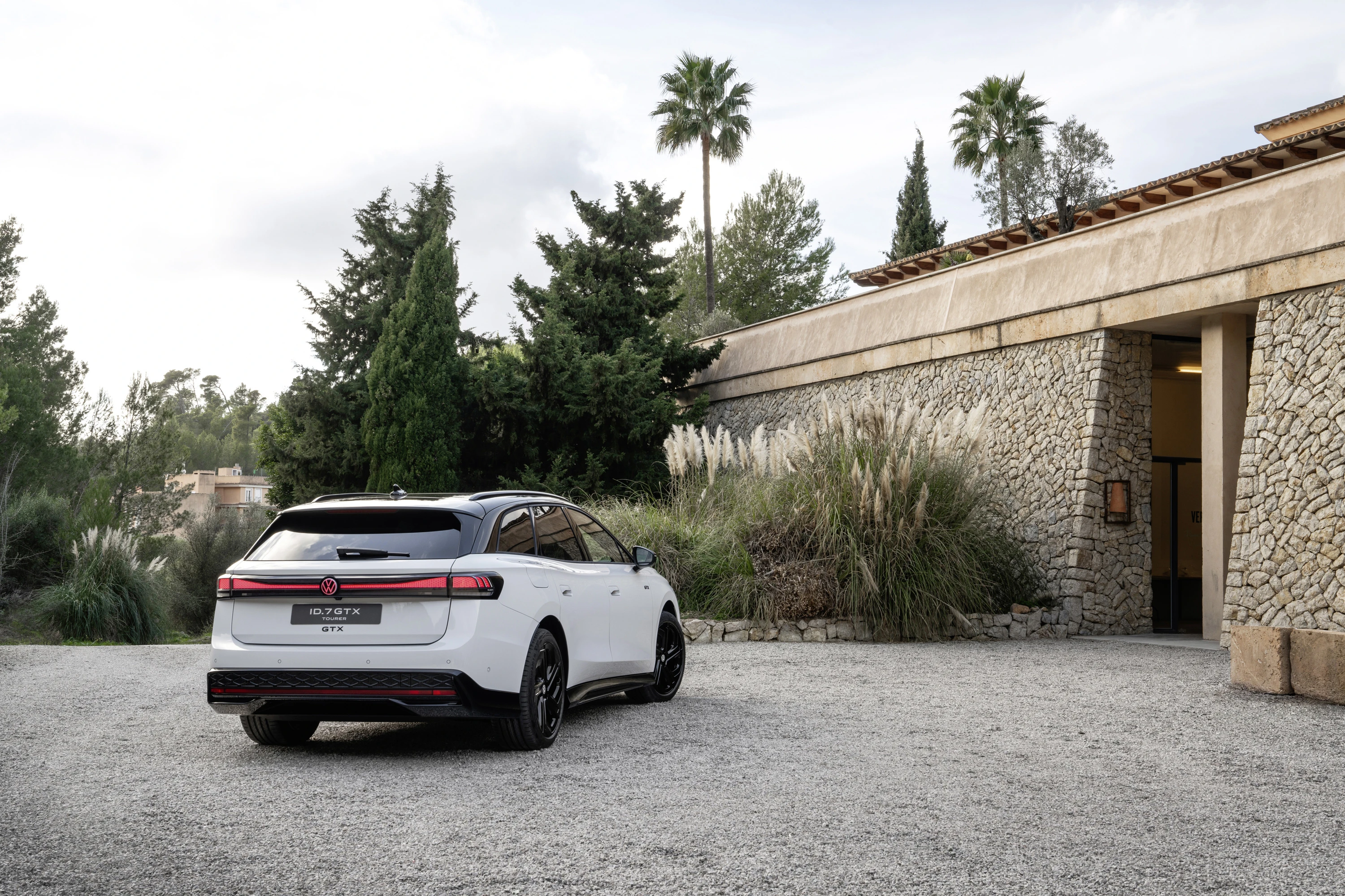 Volkswagen ID.7 GTX Tourer exterior view