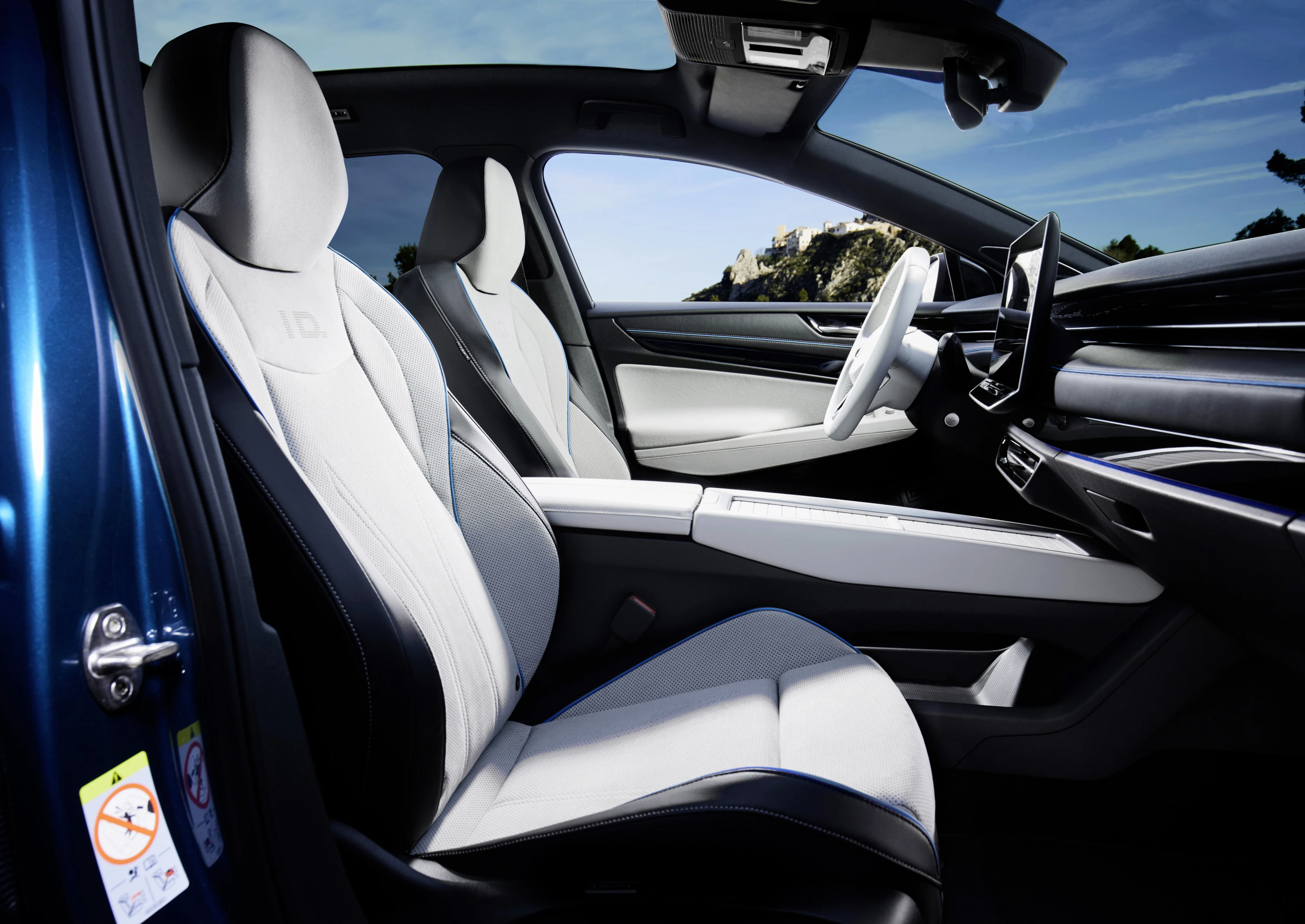 Volkswagen ID.7 Pro S frontseats view
