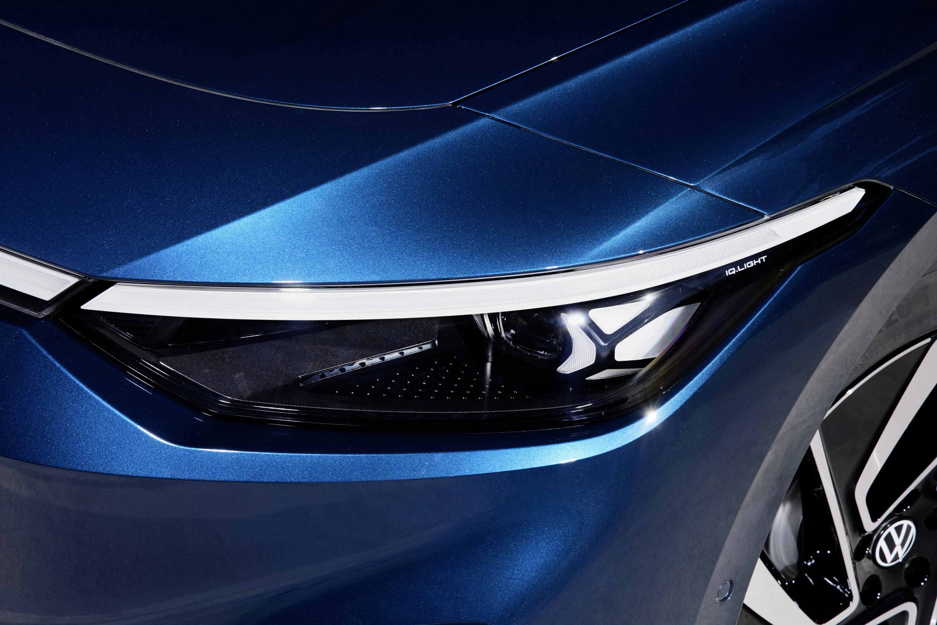 Volkswagen ID.7 Pro S headlights view