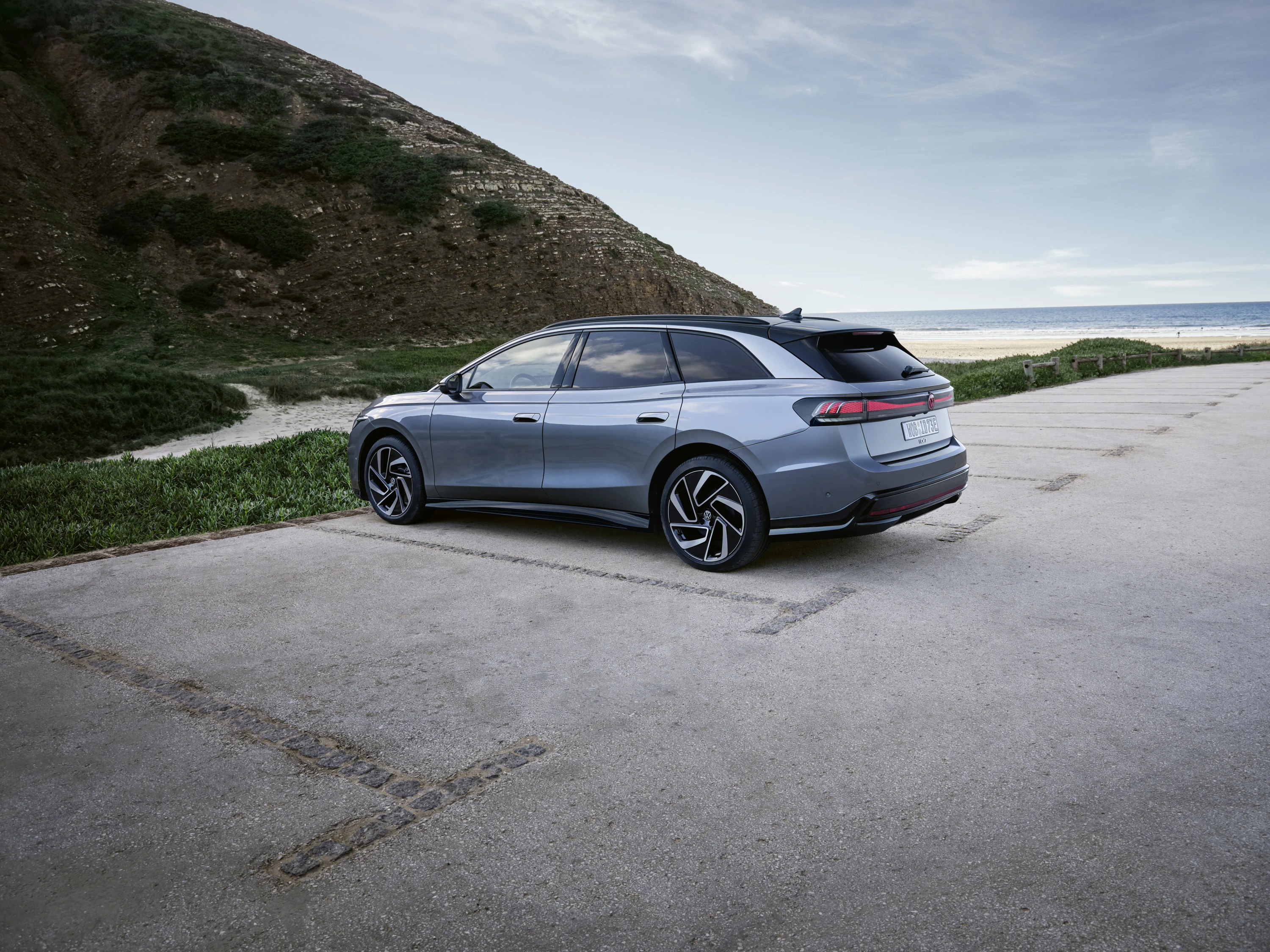 Volkswagen ID.7 Tourer Pro exterior view