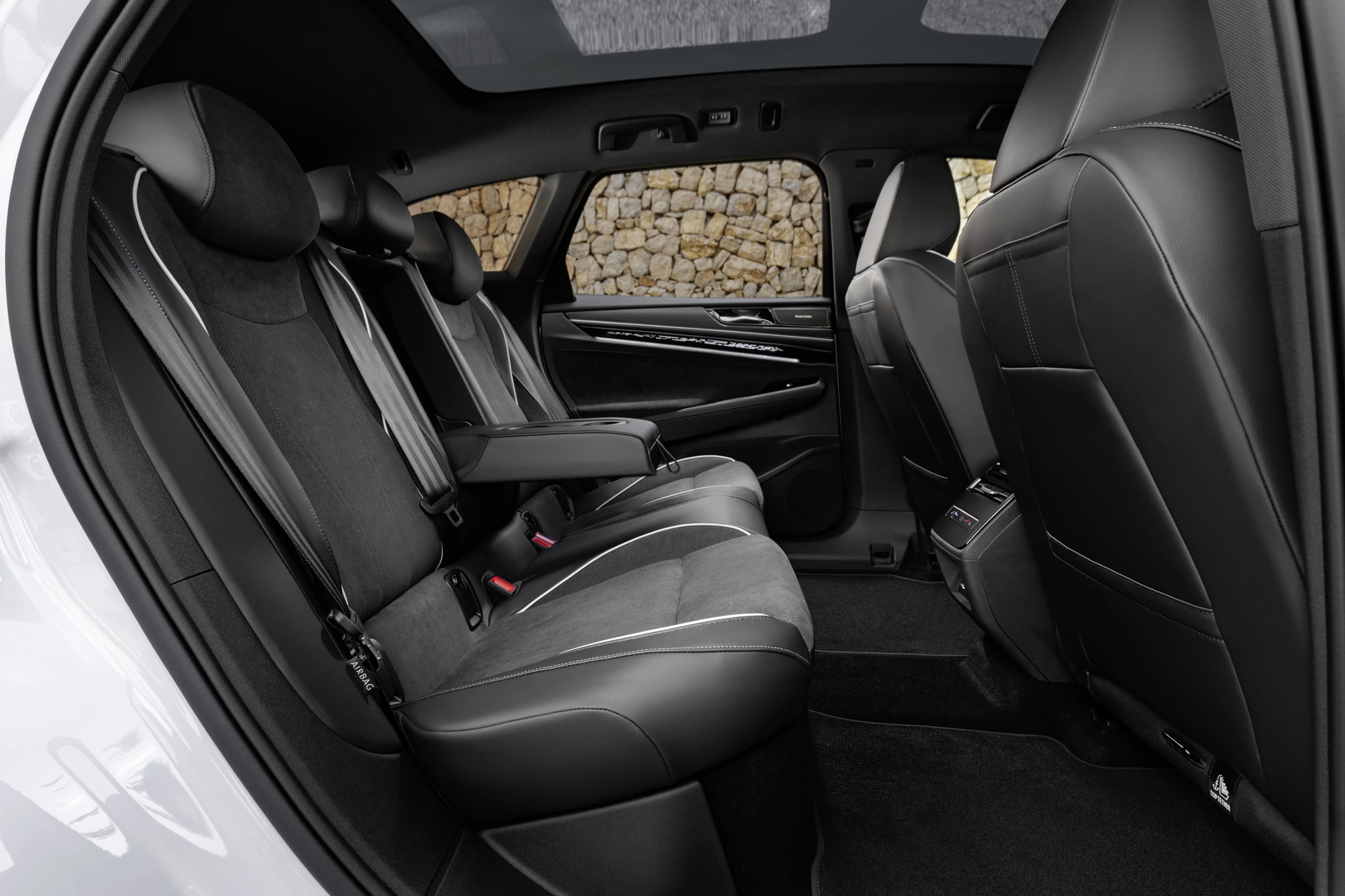 Volkswagen ID.7 Tourer Pro secondrowseats view