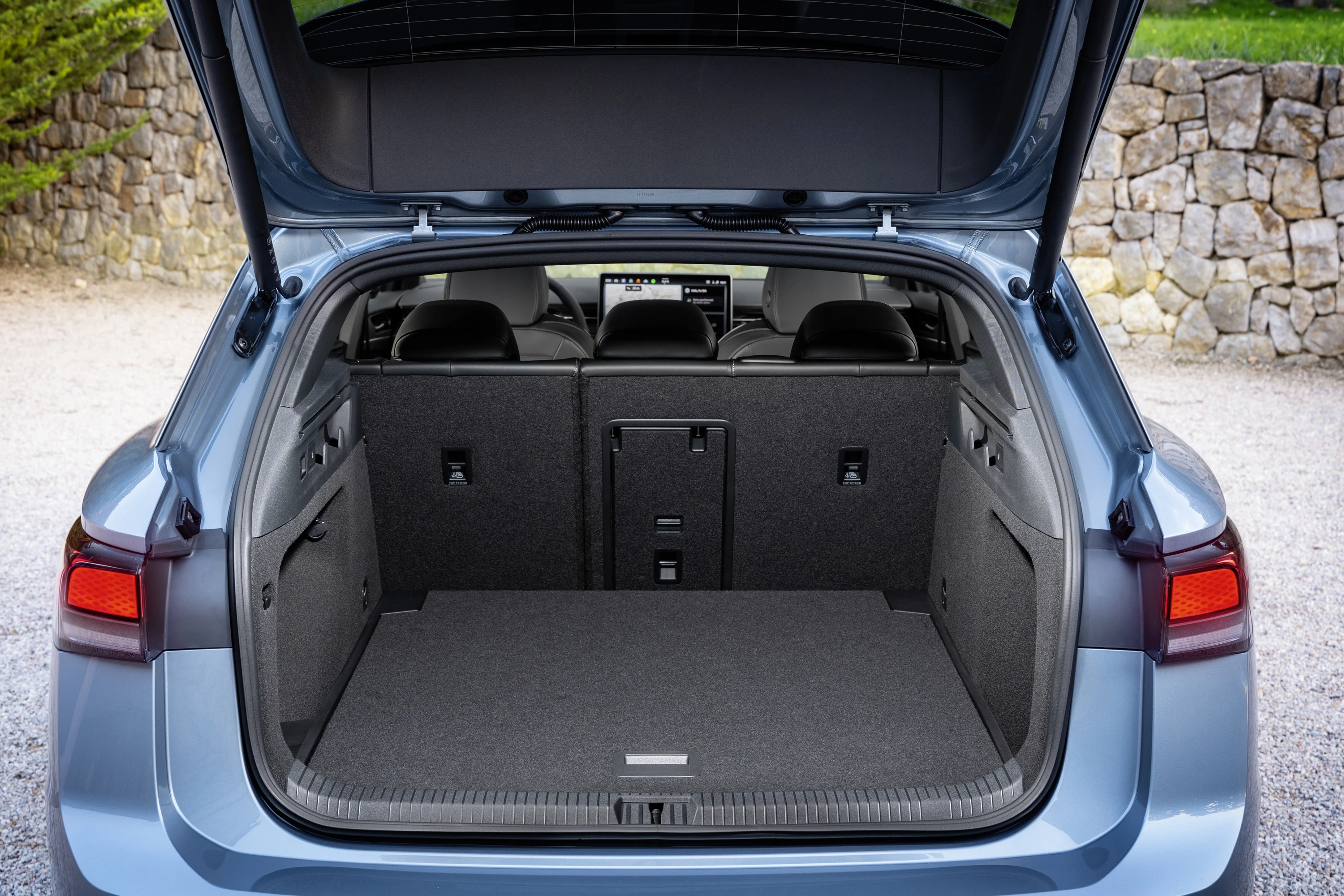 Volkswagen ID.7 Tourer Pro trunk view