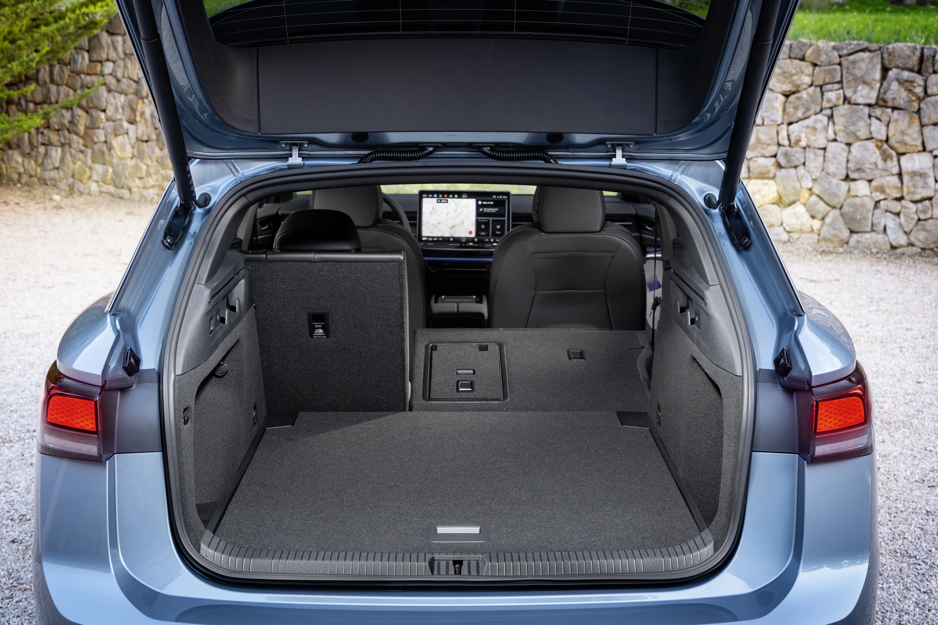 Volkswagen ID.7 Tourer Pro trunk view