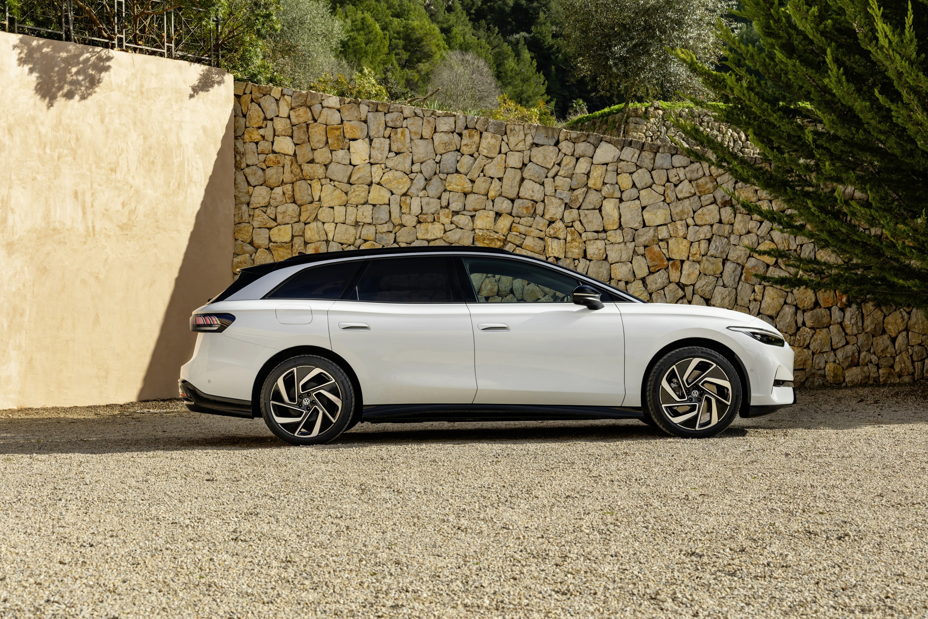 Volkswagen ID.7 Tourer Pro S exterior view