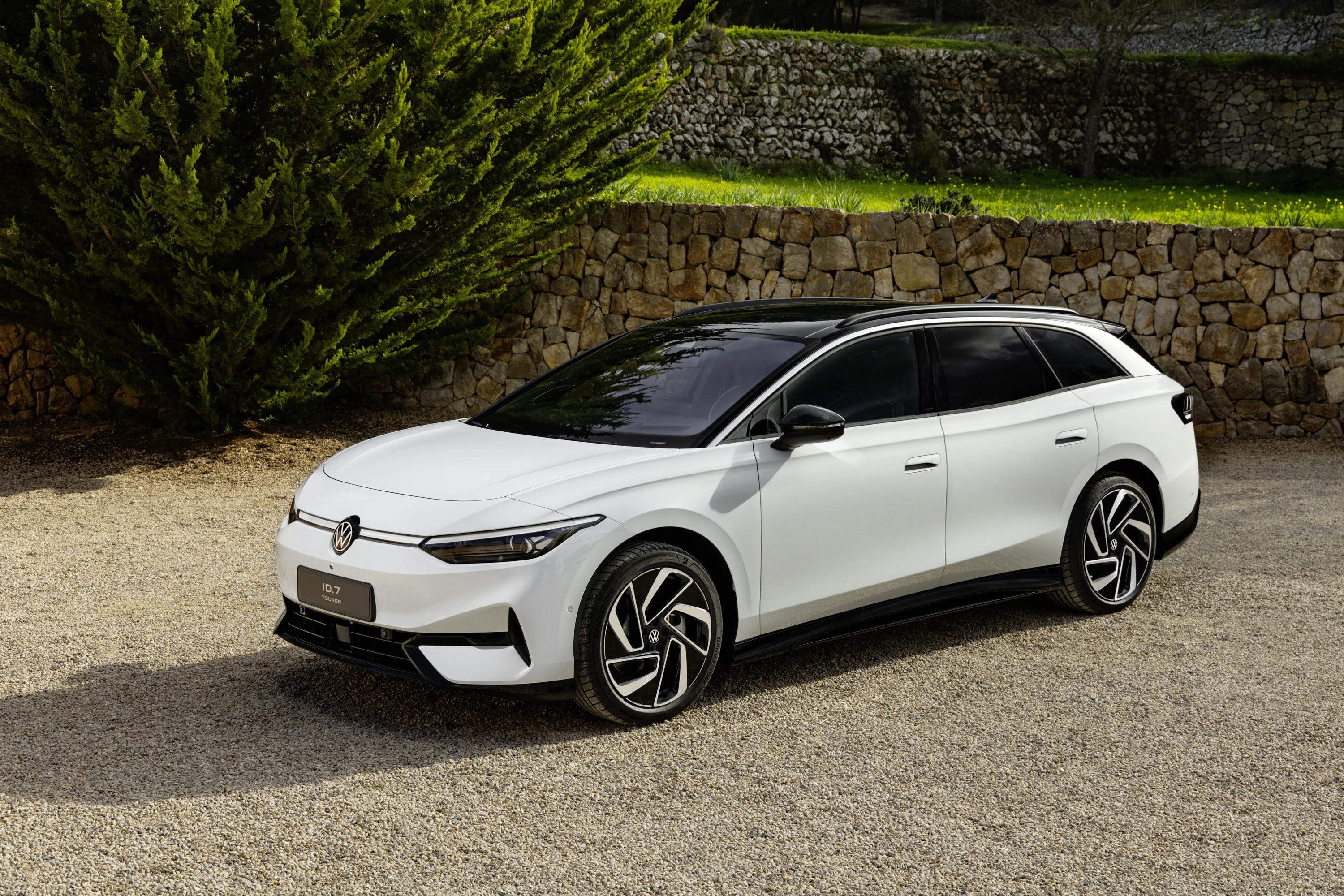 Volkswagen ID.7 Tourer Pro S exterior view