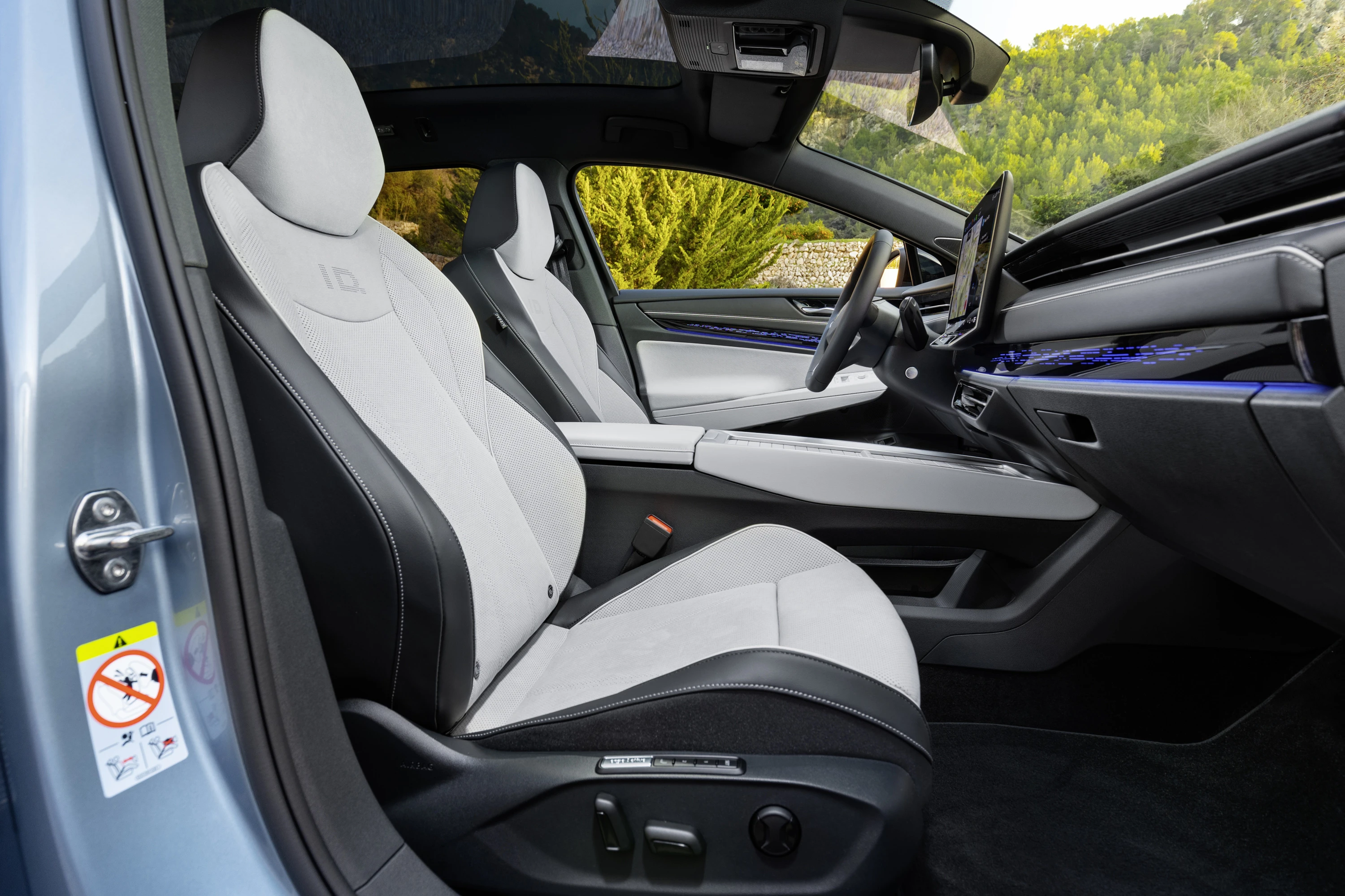 Volkswagen ID.7 Tourer Pro S frontseats view