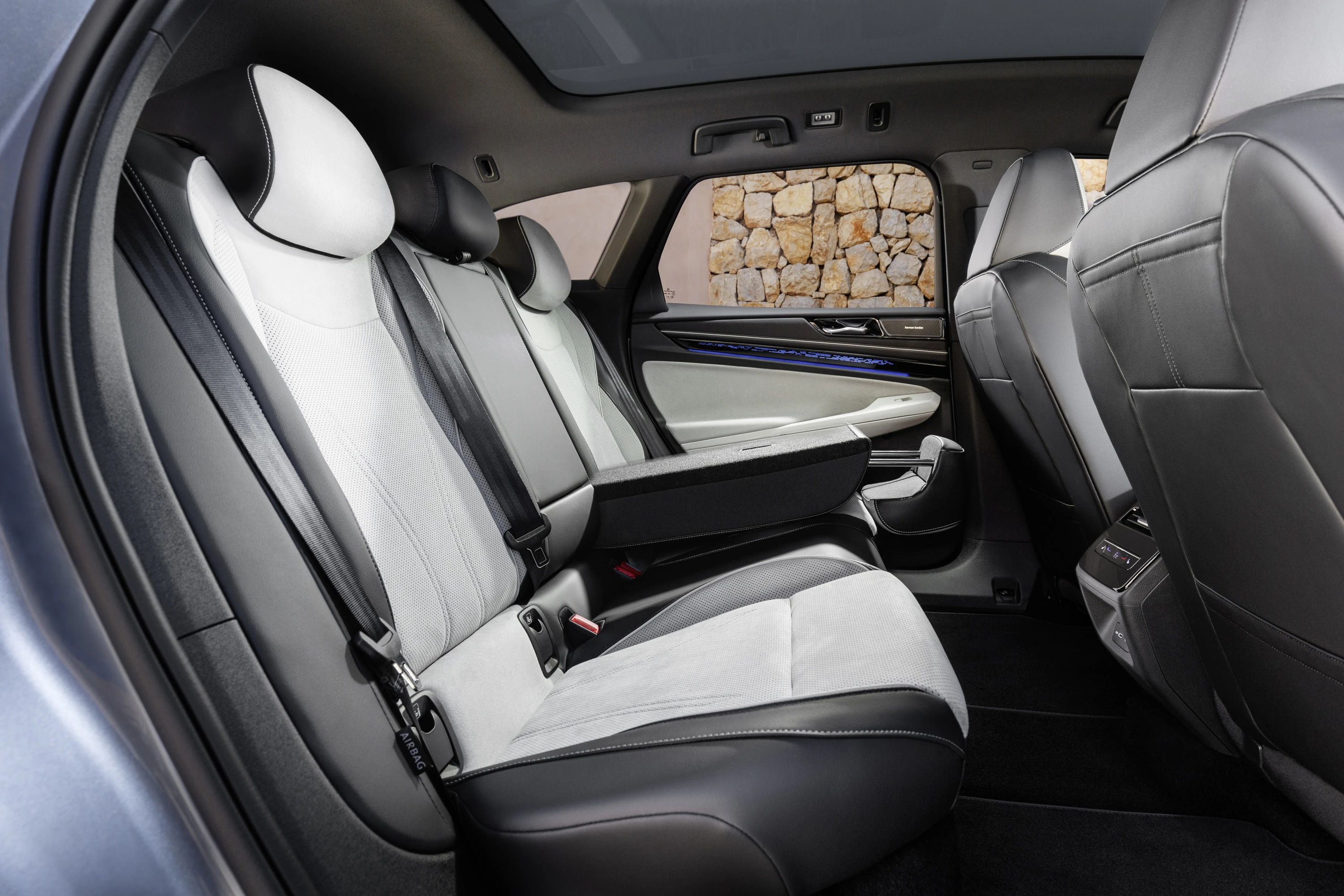 Volkswagen ID.7 Tourer Pro S secondrowseats view