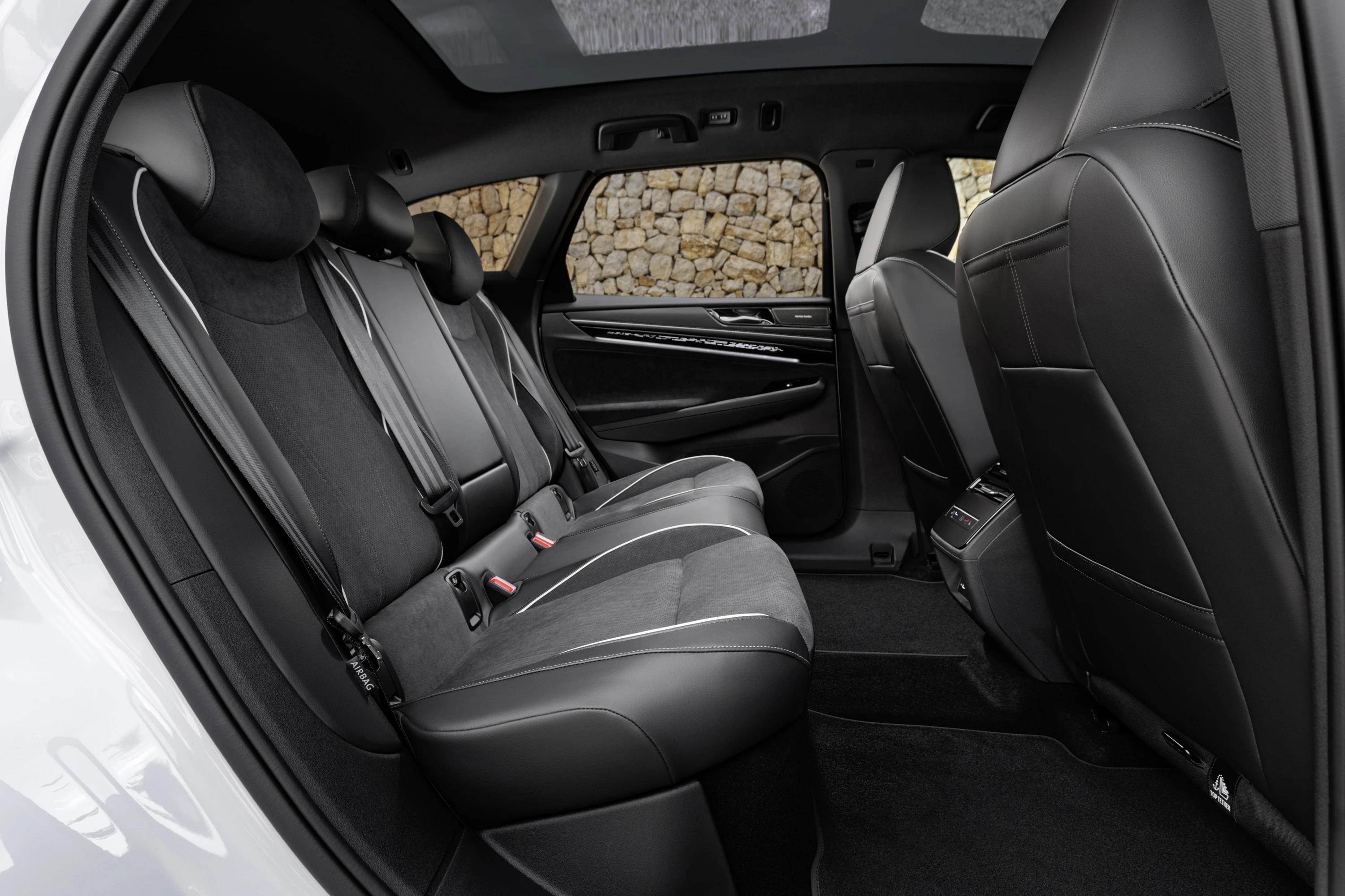 Volkswagen ID.7 Tourer Pro S secondrowseats view