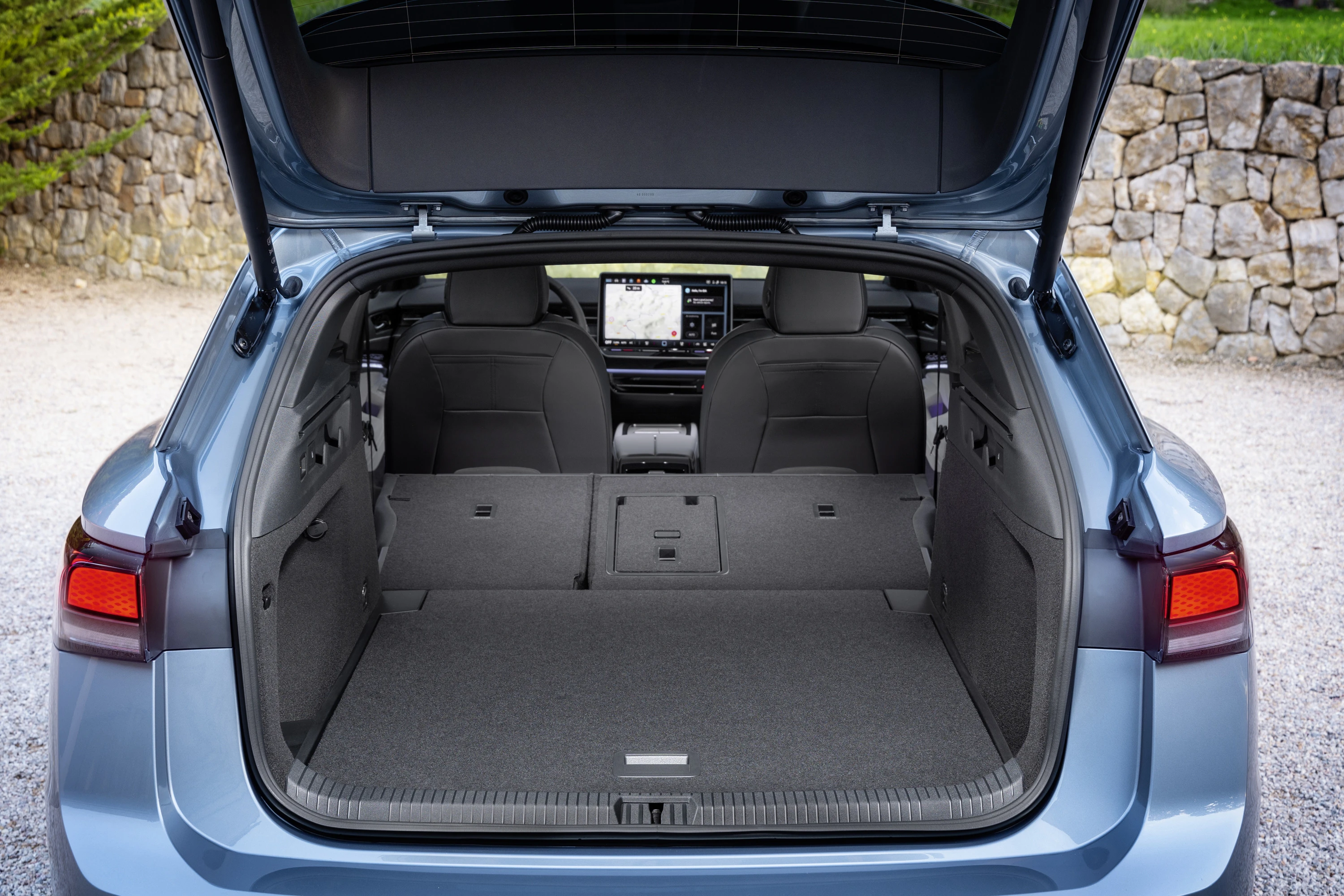 Volkswagen ID.7 Tourer Pro S trunk view