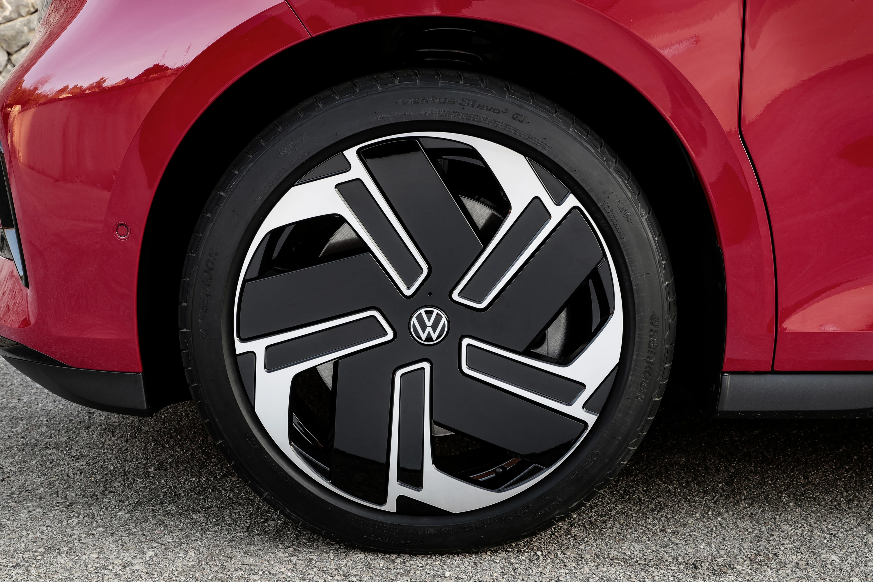 Volkswagen ID. Buzz LWB GTX 86 kWh wheels view