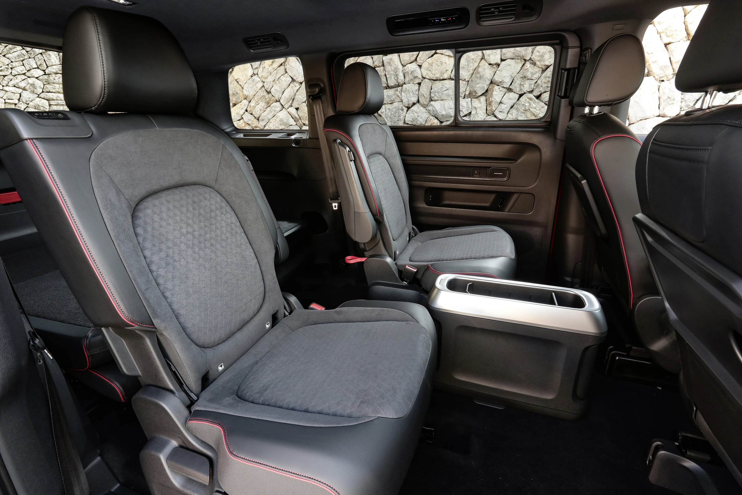 Volkswagen ID. Buzz LWB GTX 86 kWh secondrowseats view