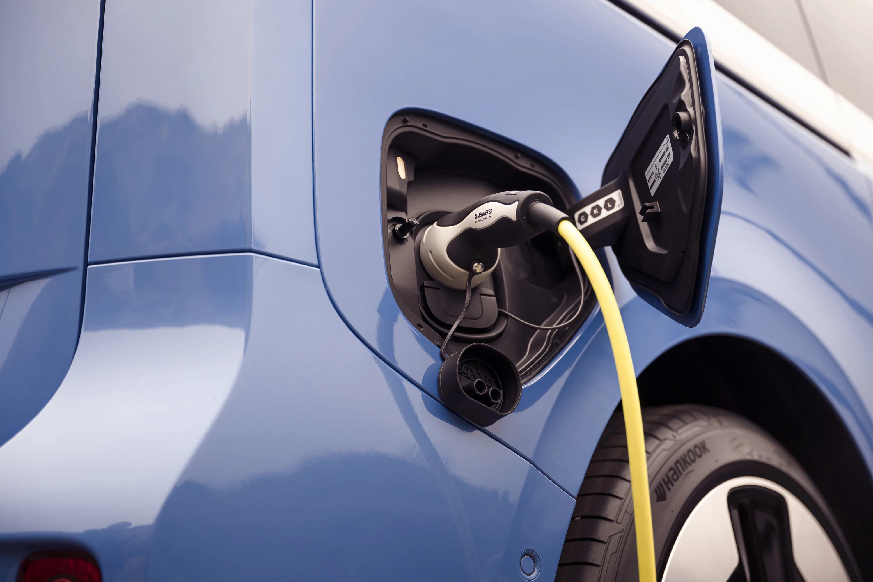 Volkswagen ID. Buzz LWB Pro 4MOTION 86 kWh charging view