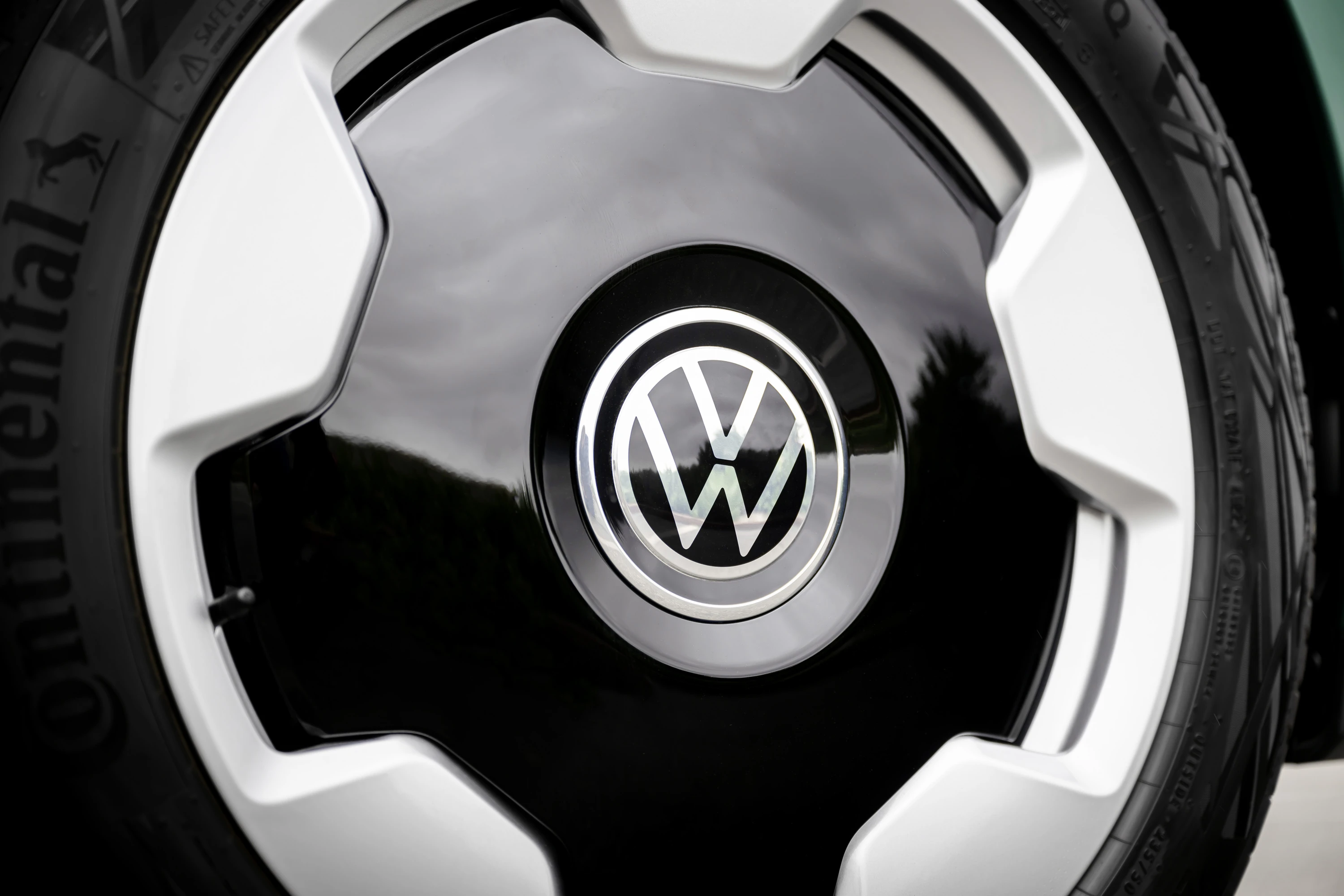 Volkswagen ID. Buzz LWB Pro 4MOTION 86 kWh wheels view
