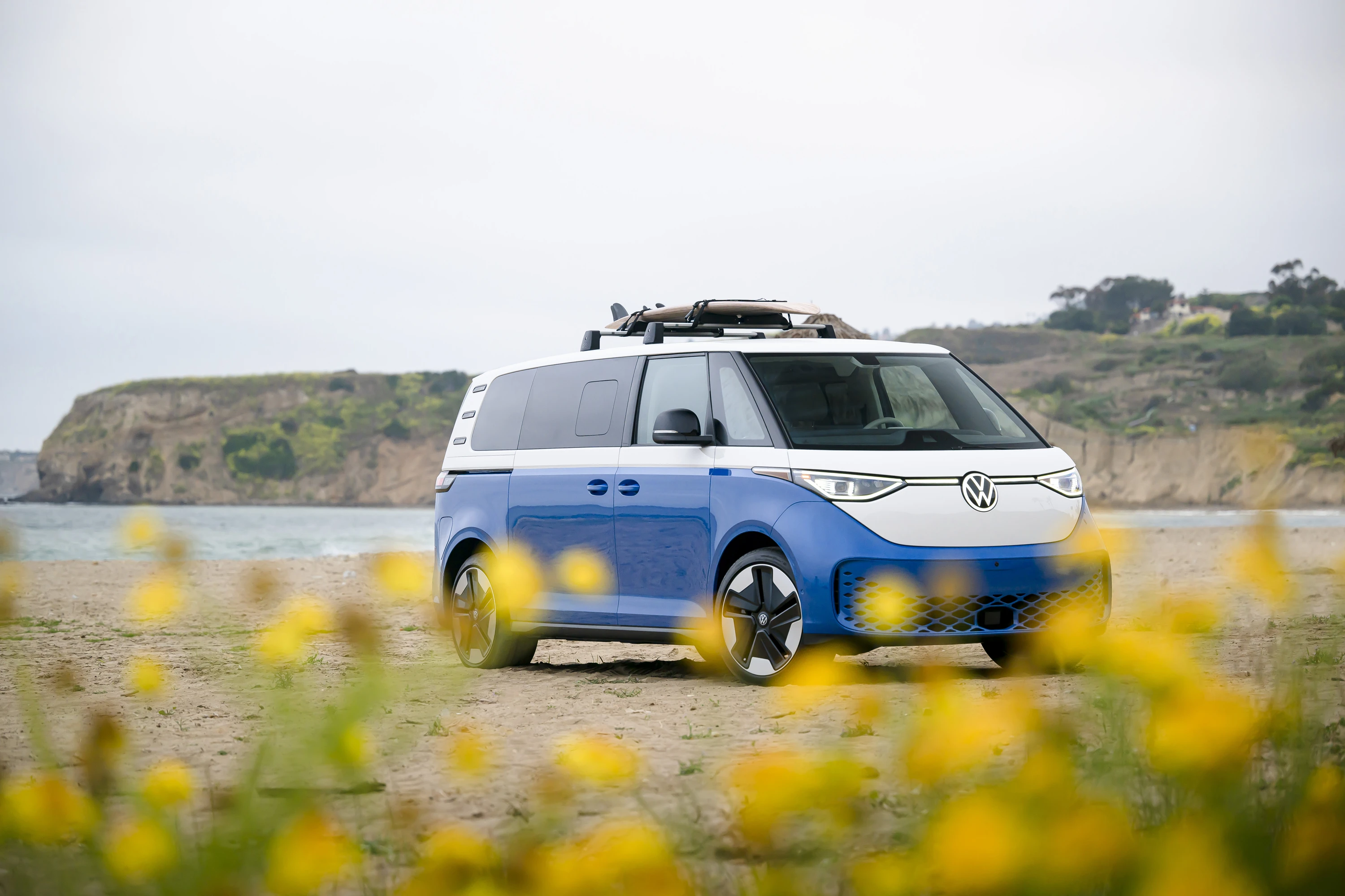 Volkswagen ID. Buzz LWB Pro 4MOTION 86 kWh exterior view