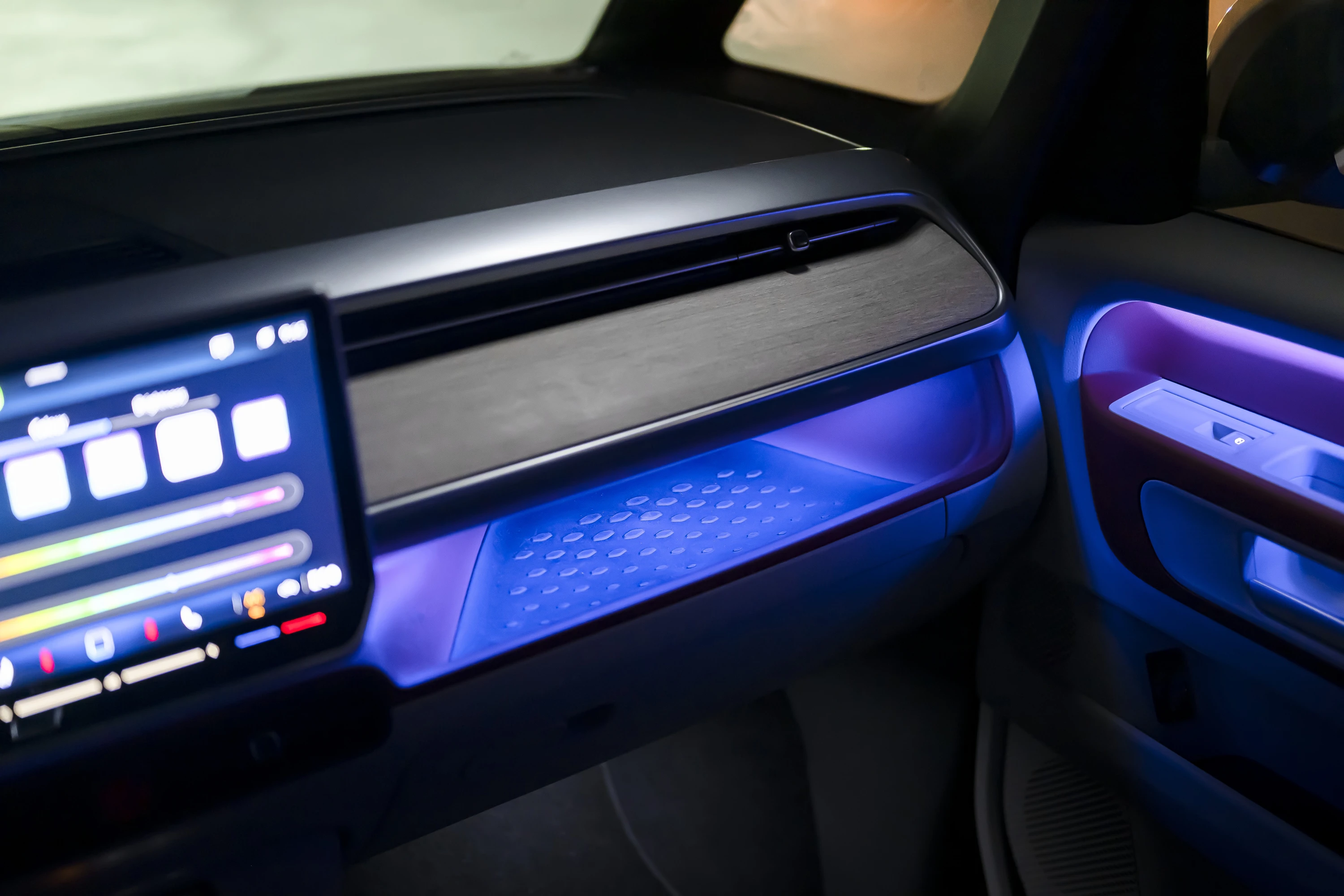 Volkswagen ID. Buzz LWB Pro 4MOTION 86 kWh interior view