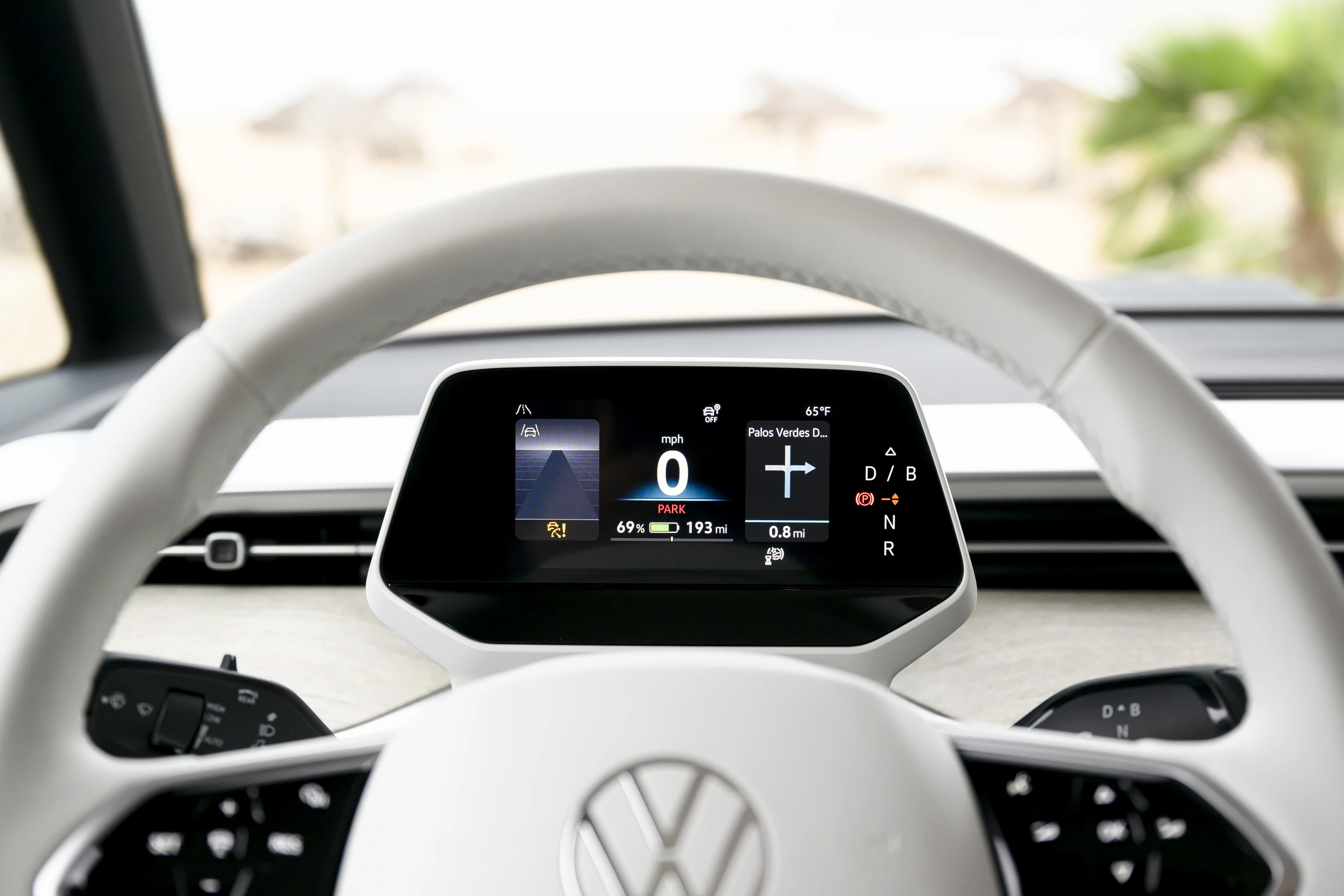 Volkswagen ID. Buzz LWB Pro 86 kWh screens view