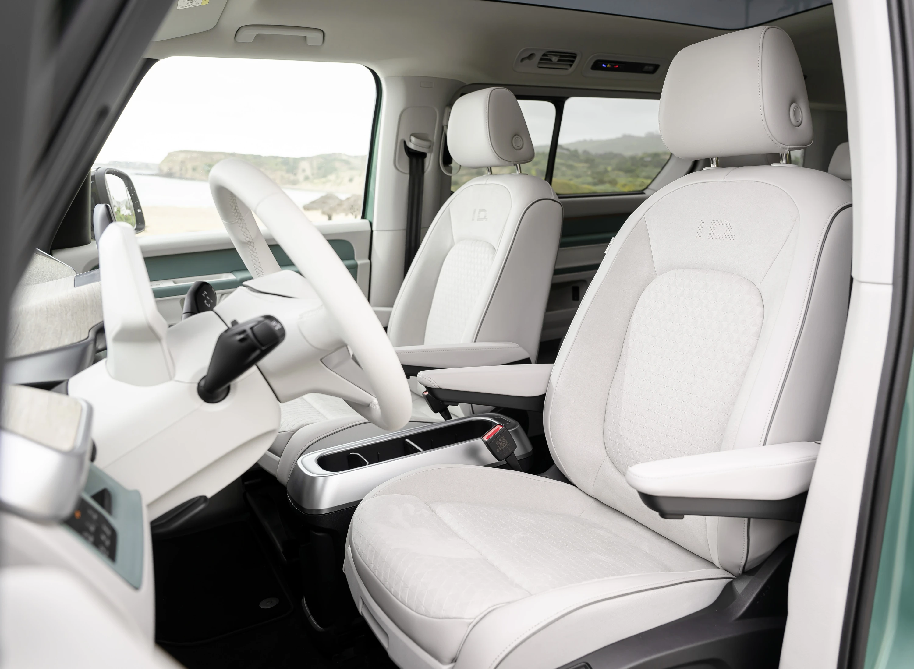 Volkswagen ID. Buzz LWB Pro 86 kWh frontseats view