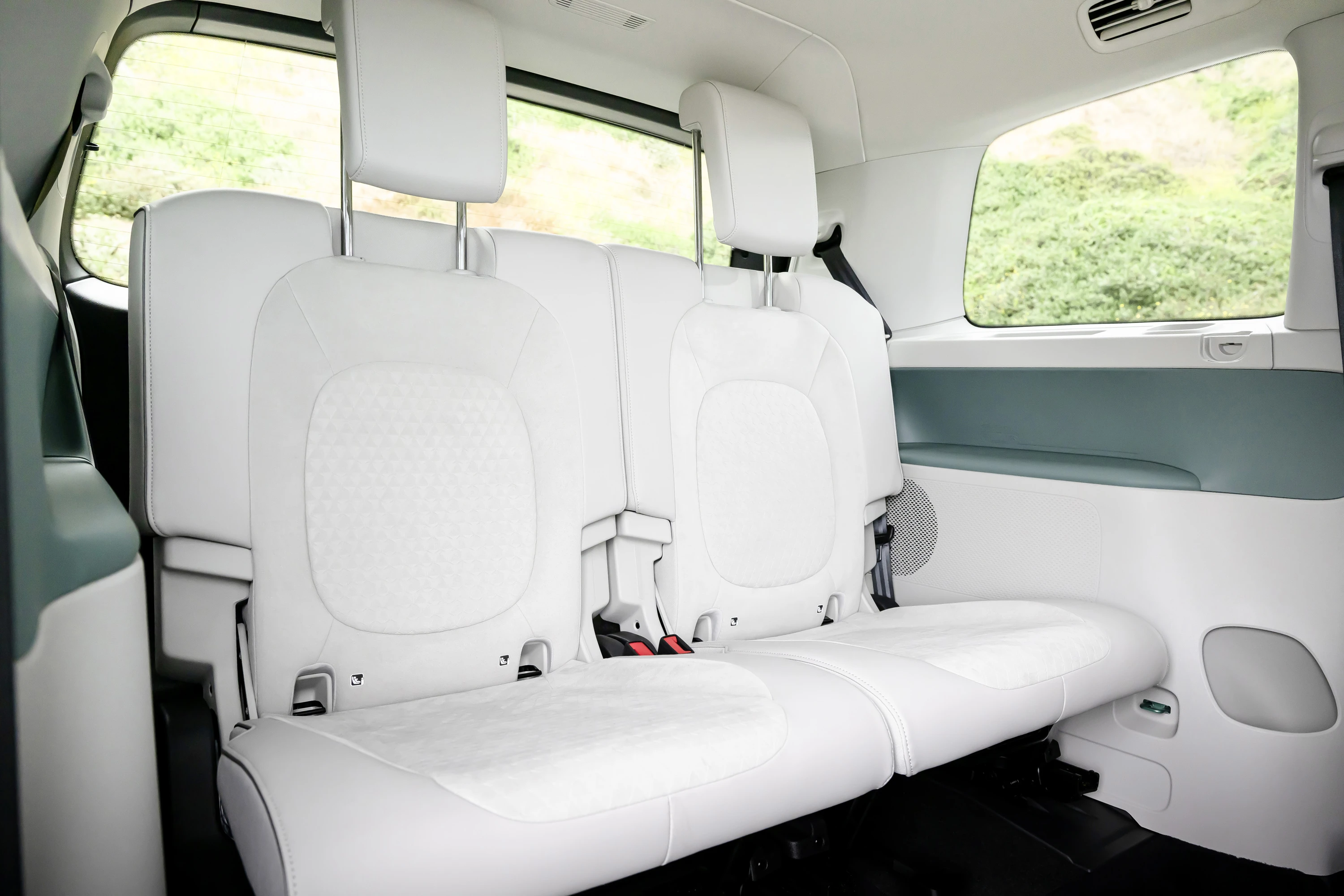 Volkswagen ID. Buzz LWB Pro 86 kWh thirdrowseats view