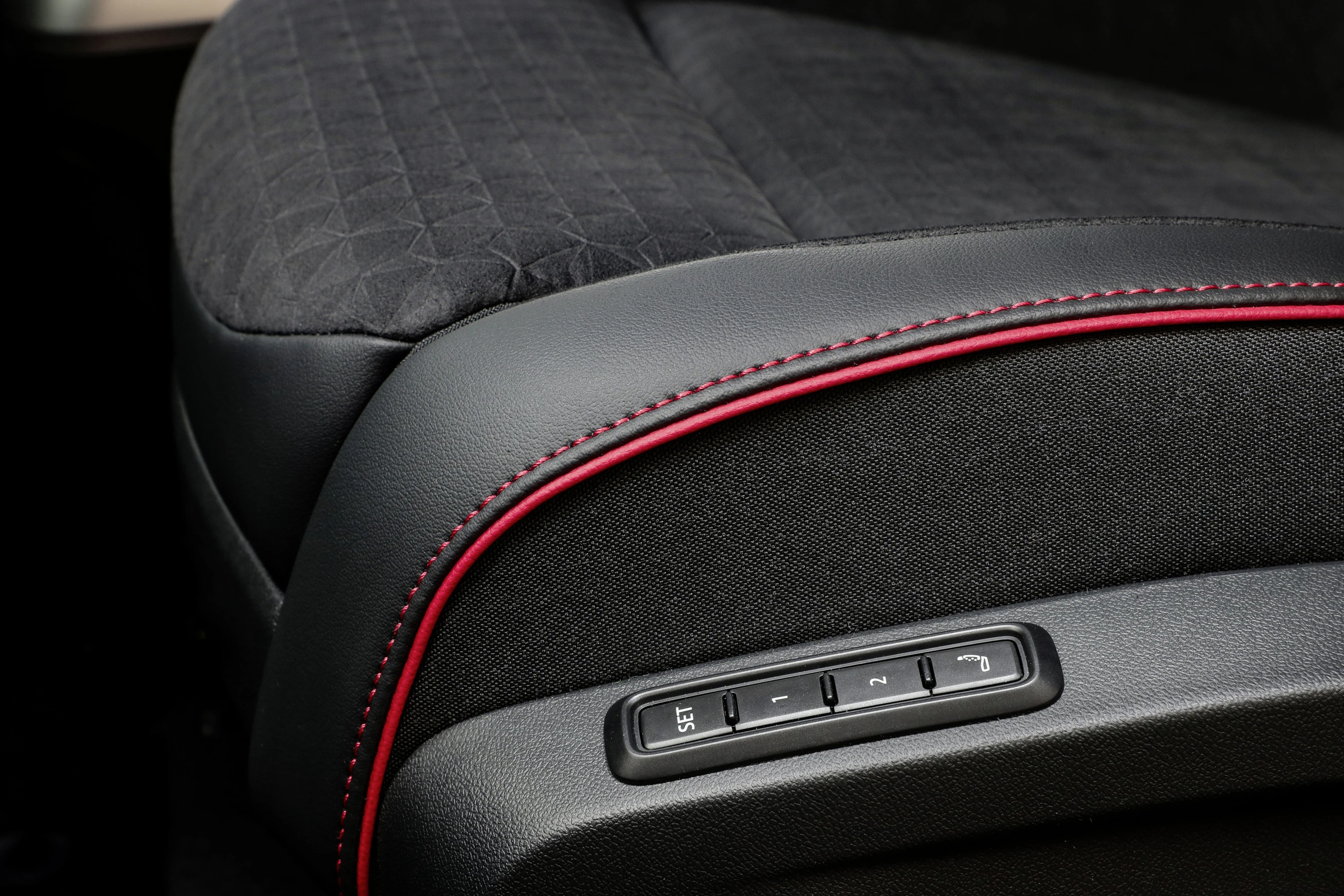 Volkswagen ID. Buzz NWB GTX 79 kWh frontseats view