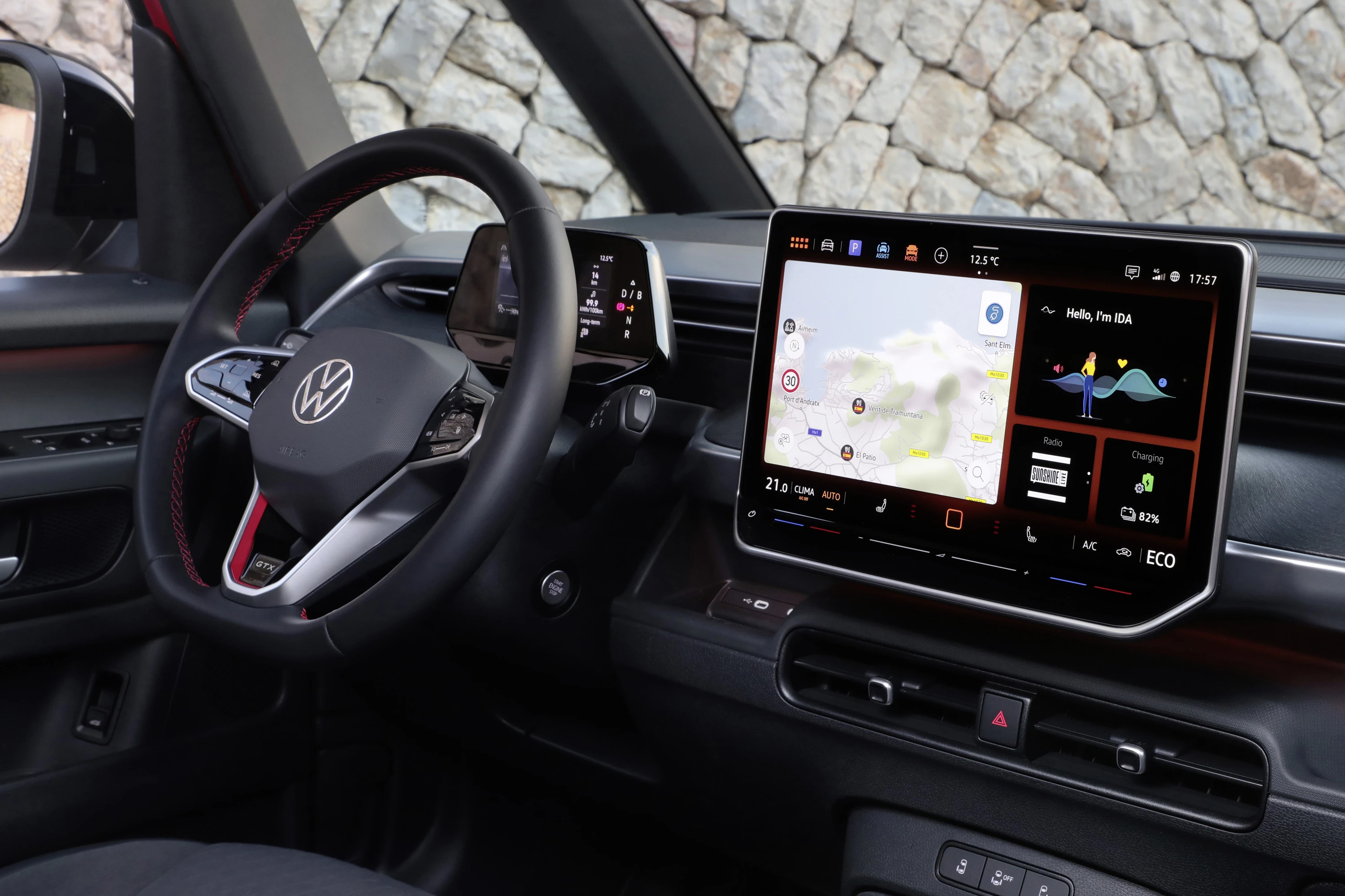 Volkswagen ID. Buzz NWB GTX 79 kWh screens view
