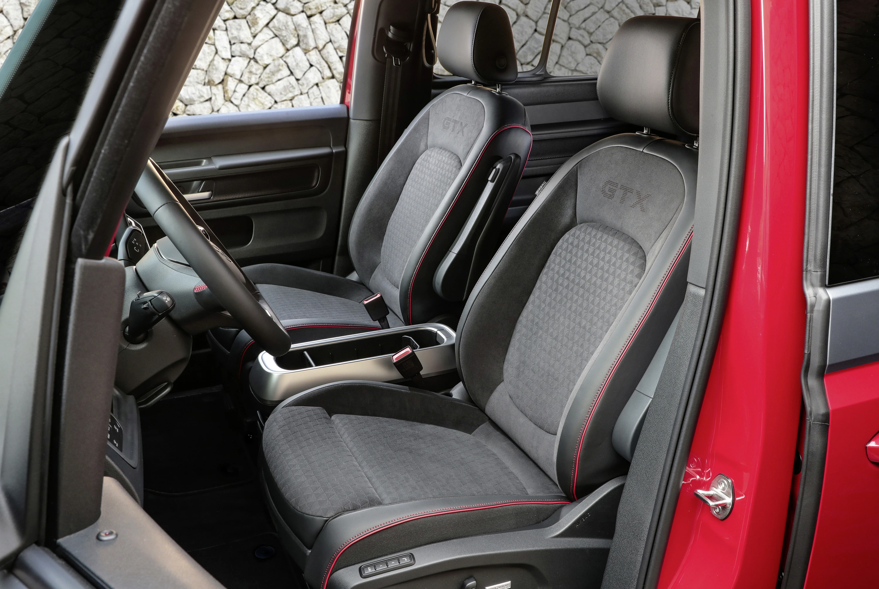 Volkswagen ID. Buzz NWB GTX 79 kWh frontseats view