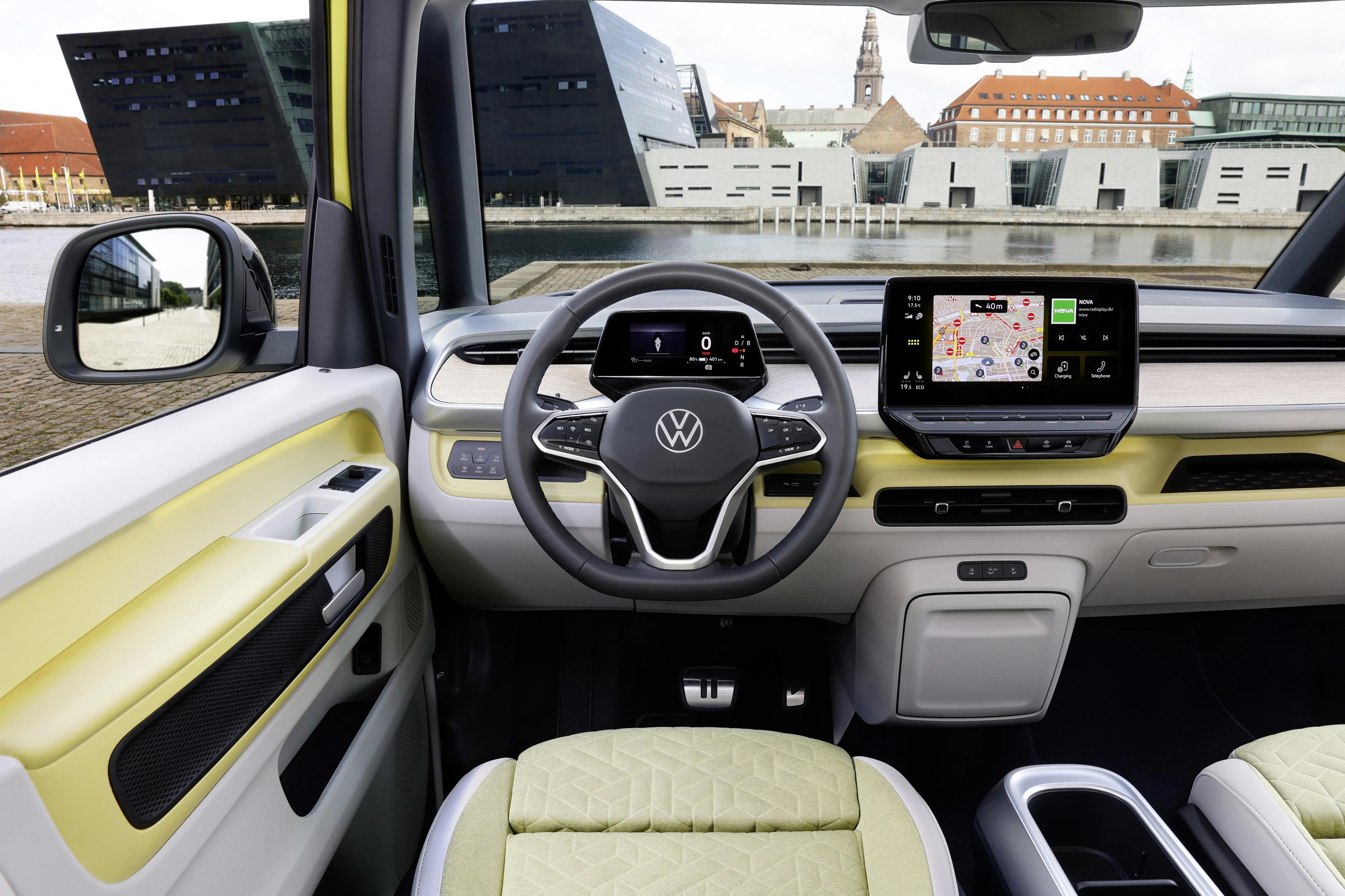 Volkswagen ID. Buzz NWB Pro 4MOTION 79 kWh screens view