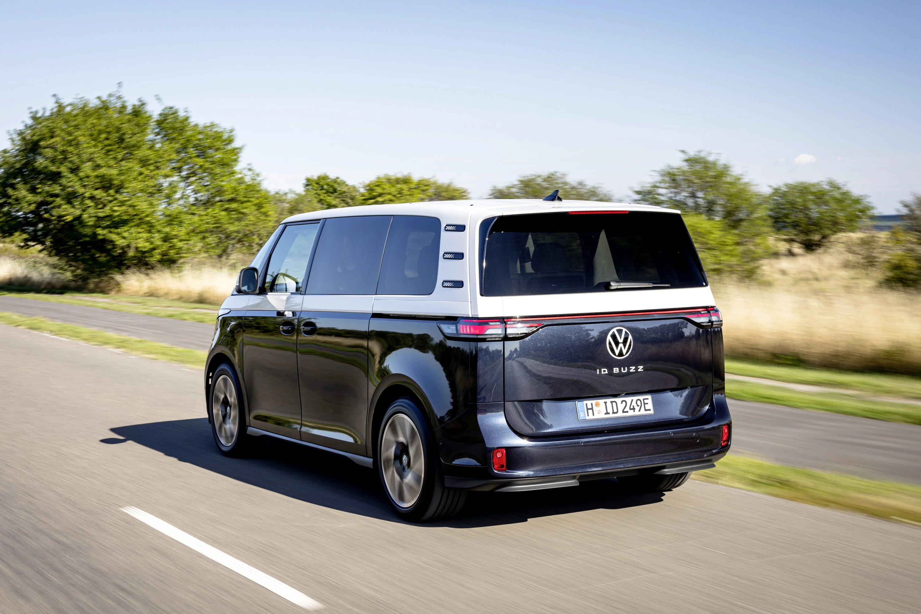 Volkswagen ID. Buzz NWB Pro 4MOTION 79 kWh exterior view