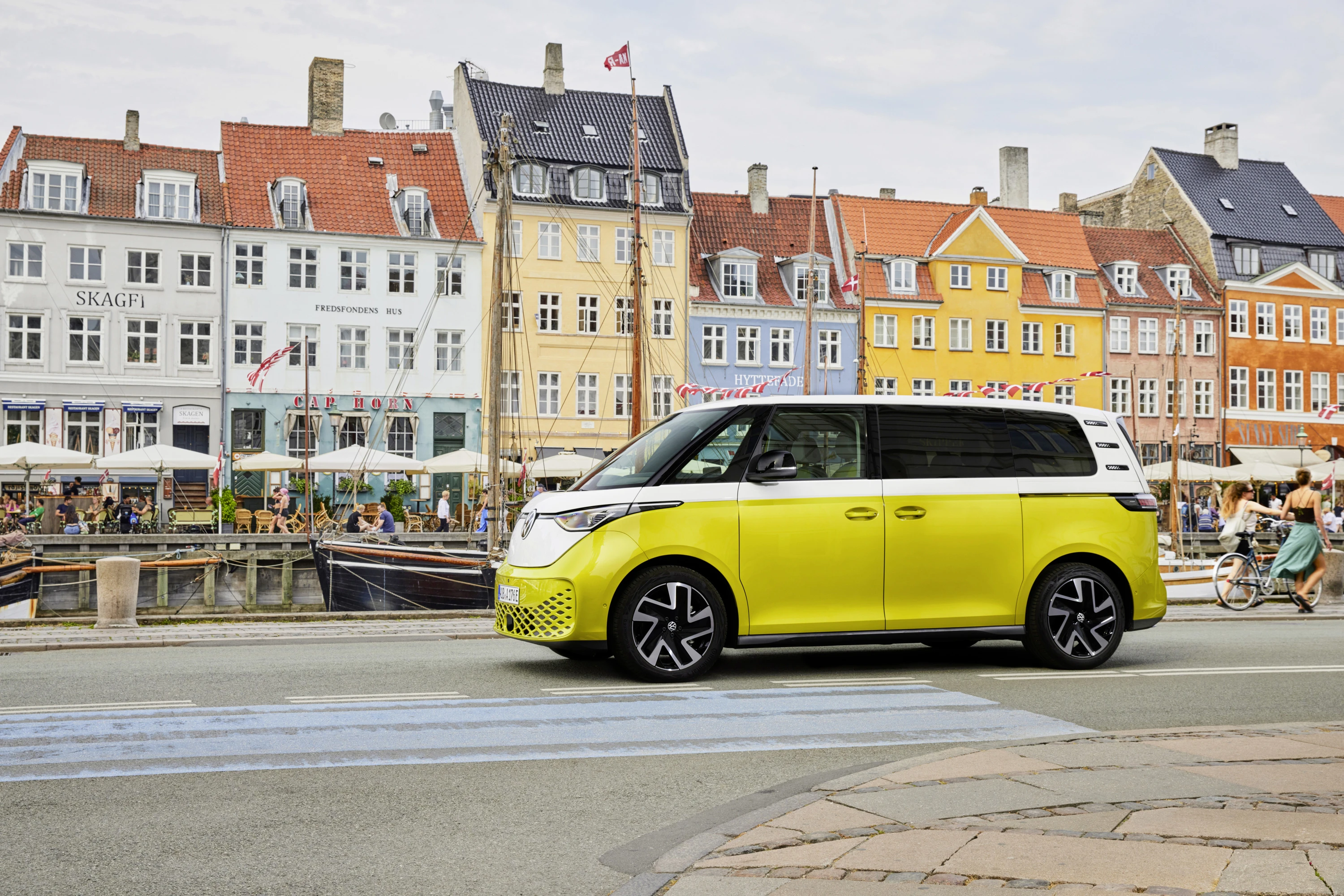 Volkswagen ID. Buzz NWB Pro 4MOTION 79 kWh exterior view