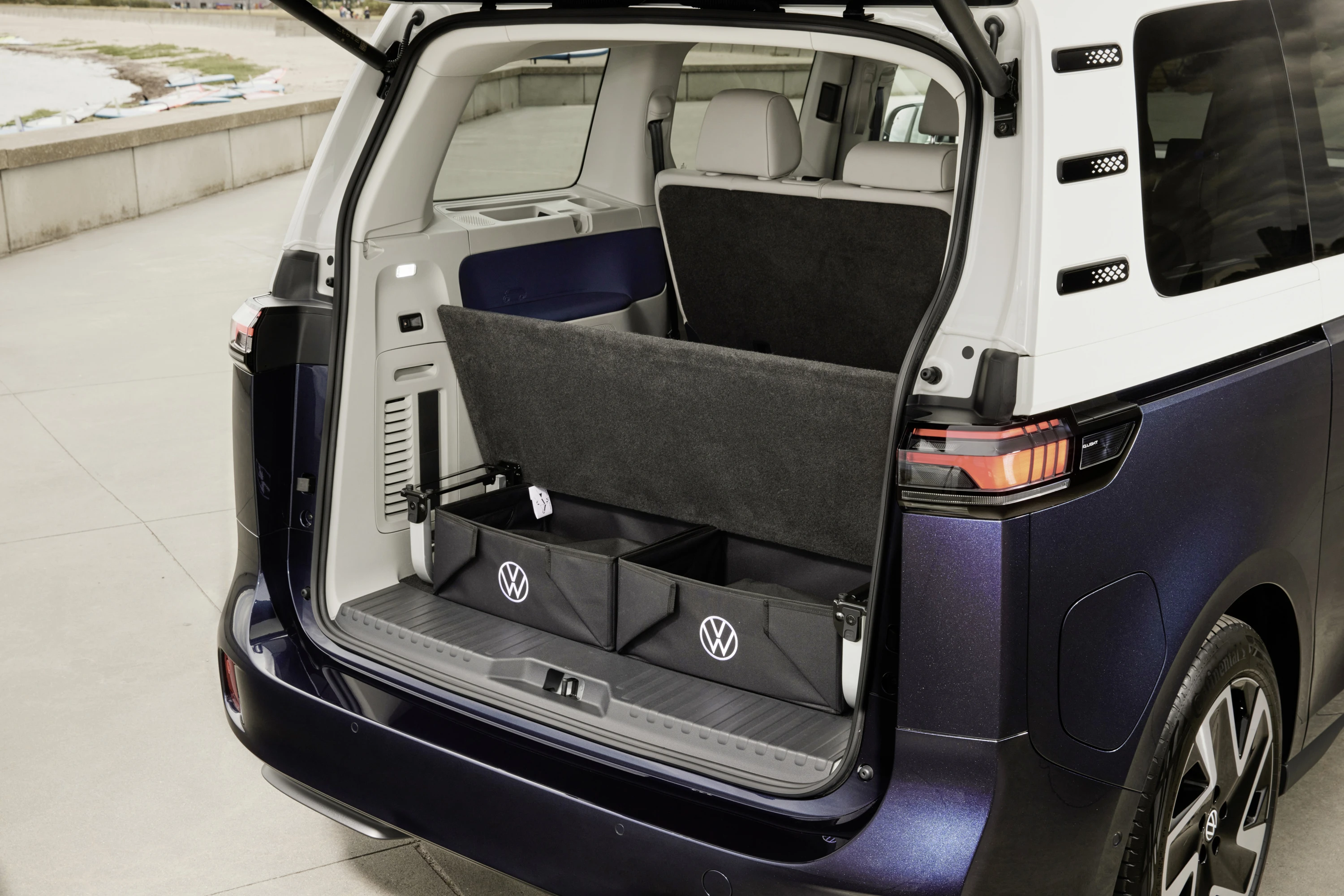 Volkswagen ID. Buzz NWB Pro 4MOTION 79 kWh trunk view