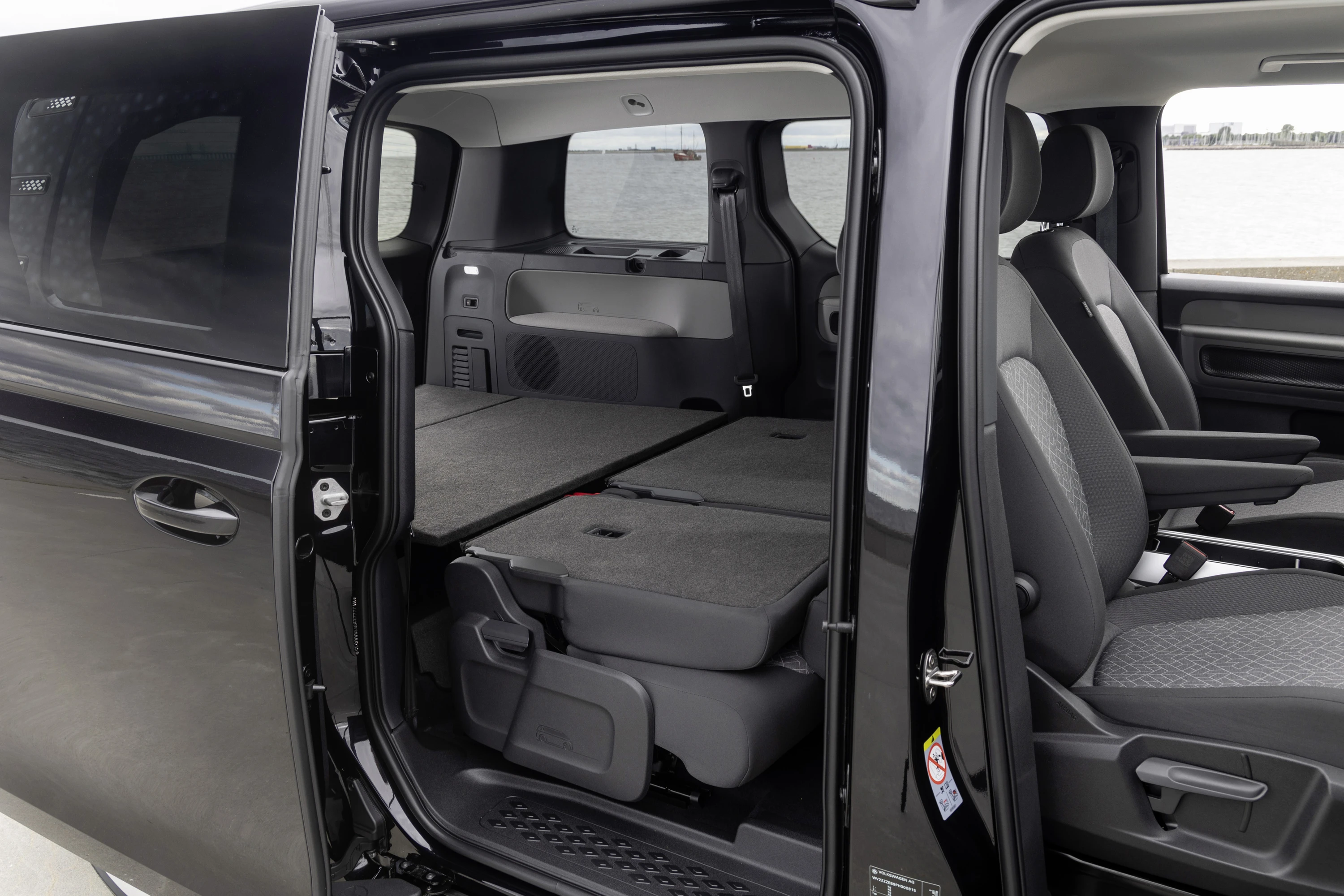 Volkswagen ID. Buzz NWB Pro 4MOTION 79 kWh trunk view