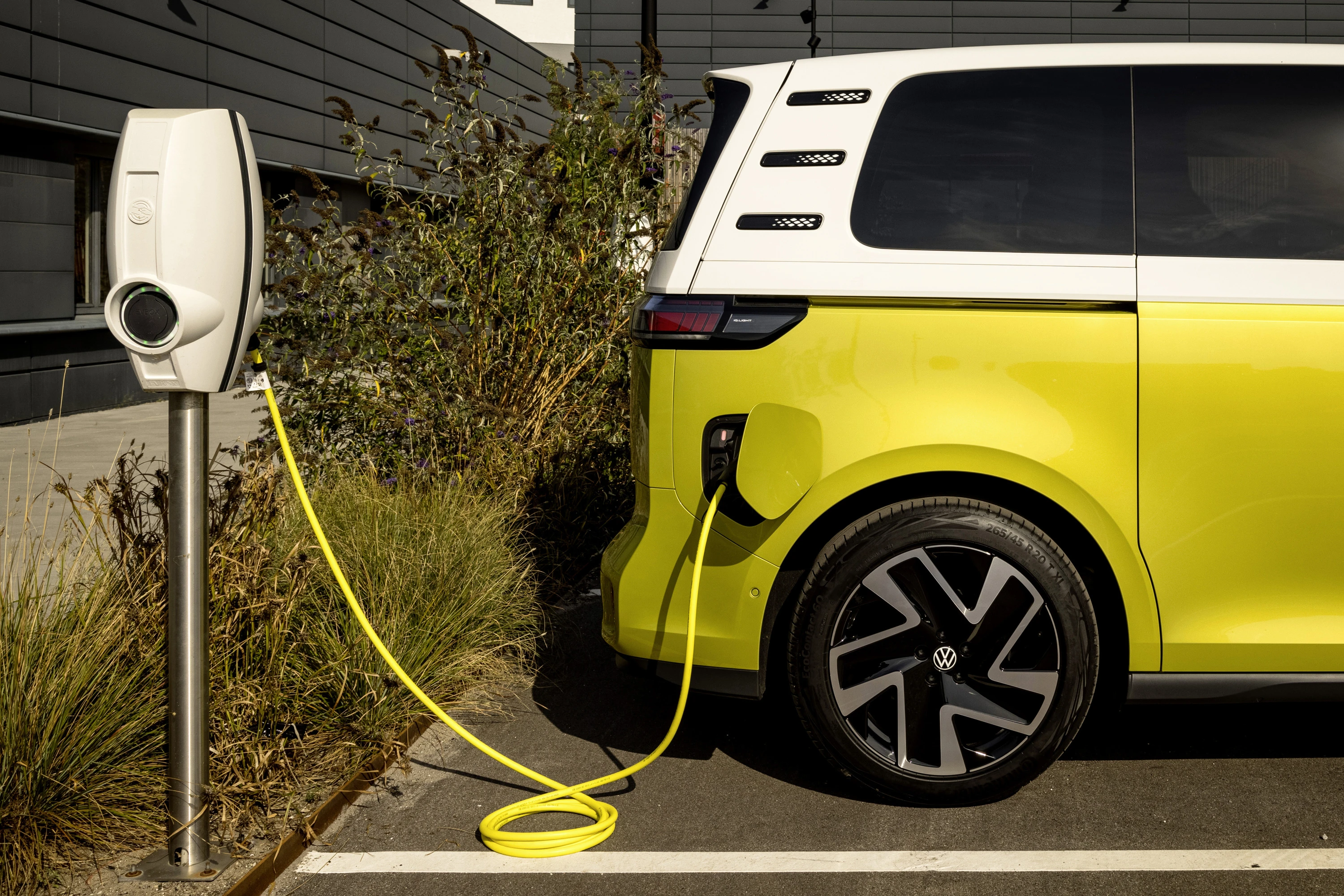 Volkswagen ID. Buzz NWB Pro 79 kWh charging view