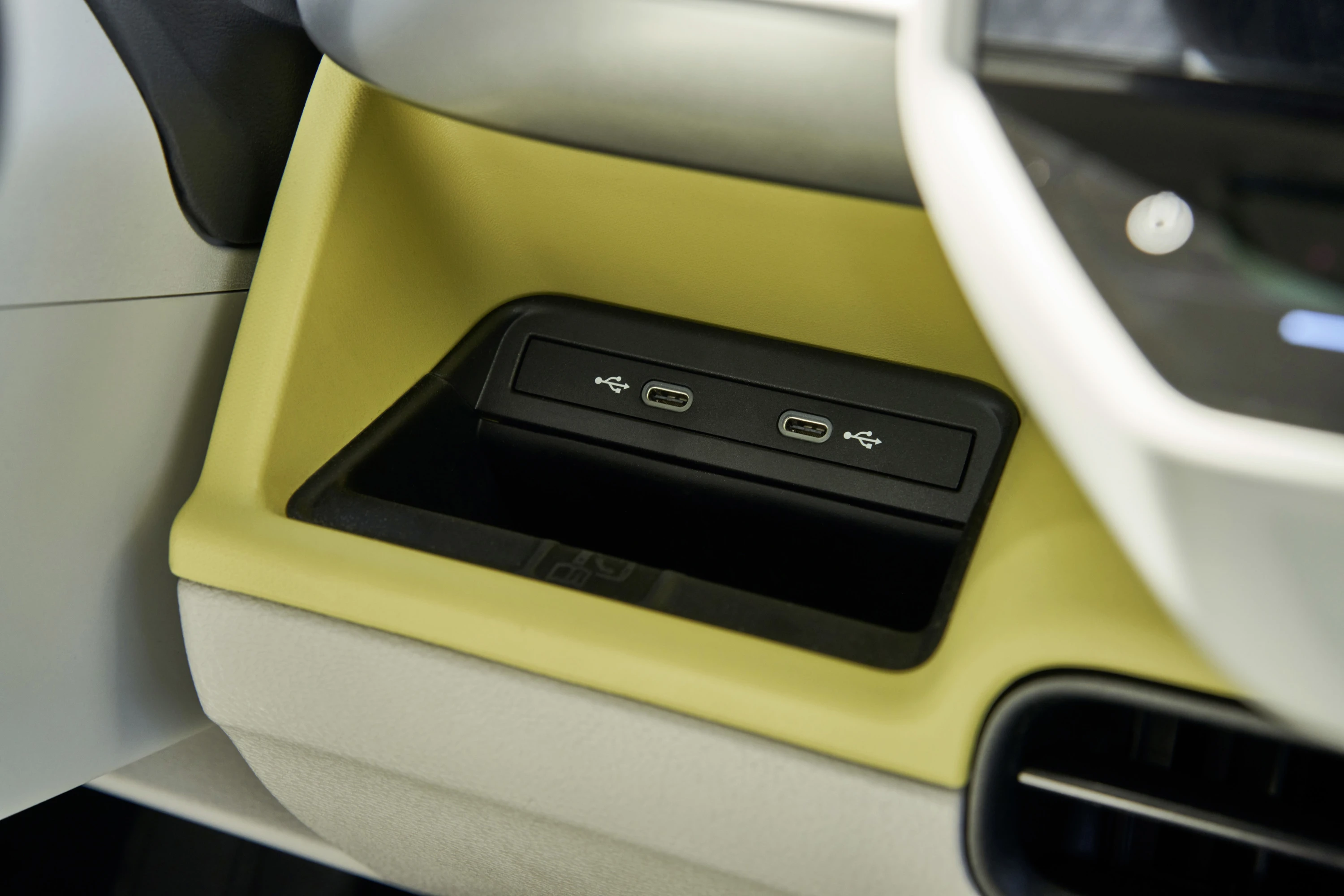 Volkswagen ID. Buzz NWB Pro 79 kWh interior view