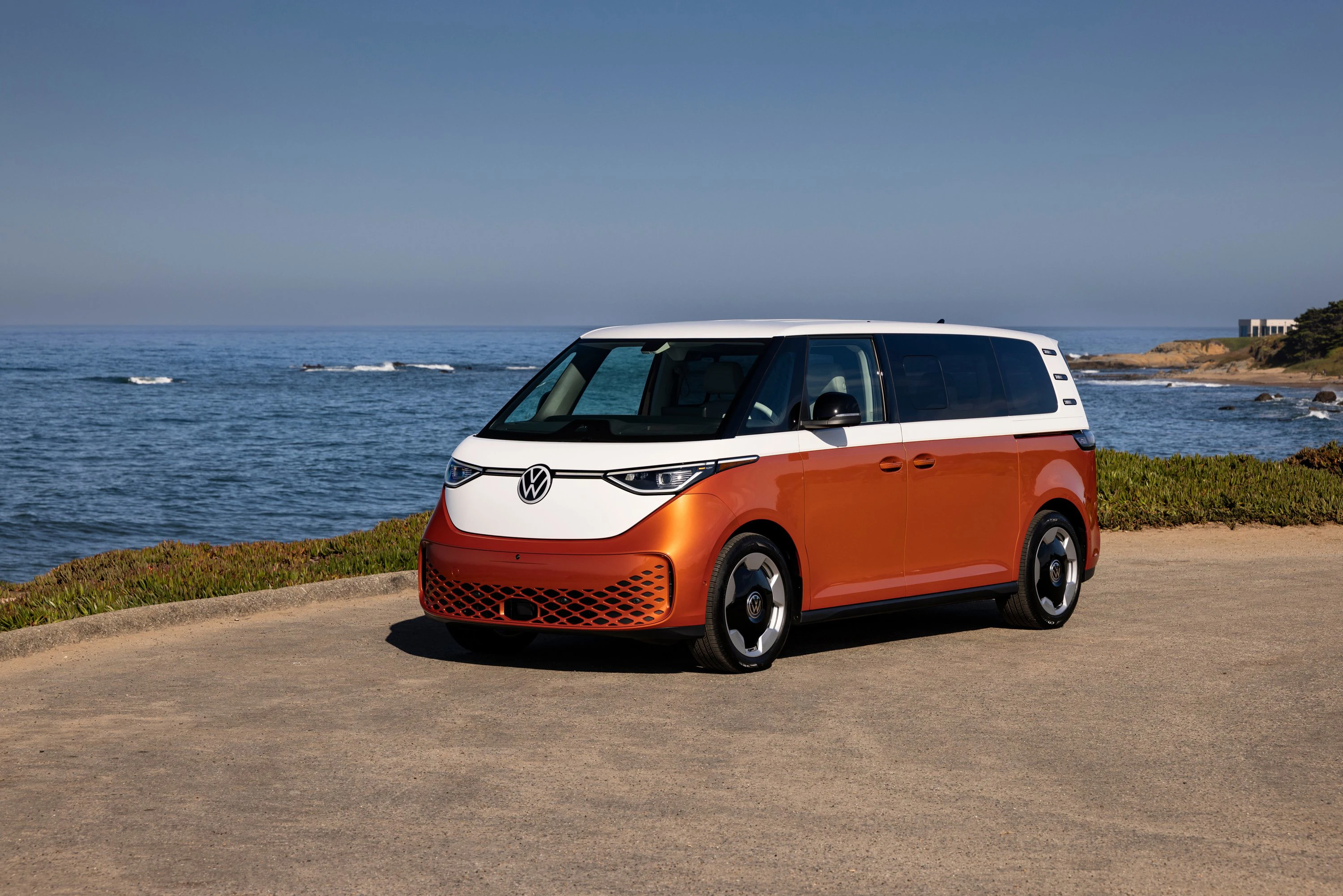 Volkswagen ID. Buzz Pro S 4MOTION LWB electric vehicle exterior