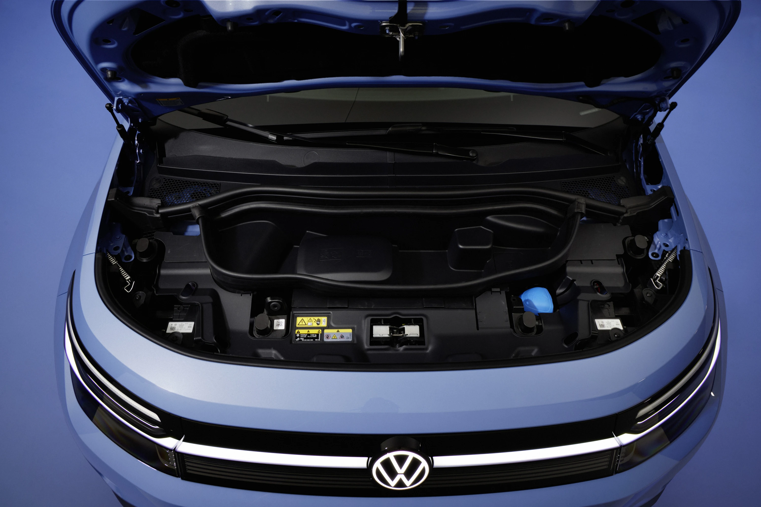 Volkswagen ID. Cross 155 kW frunk view