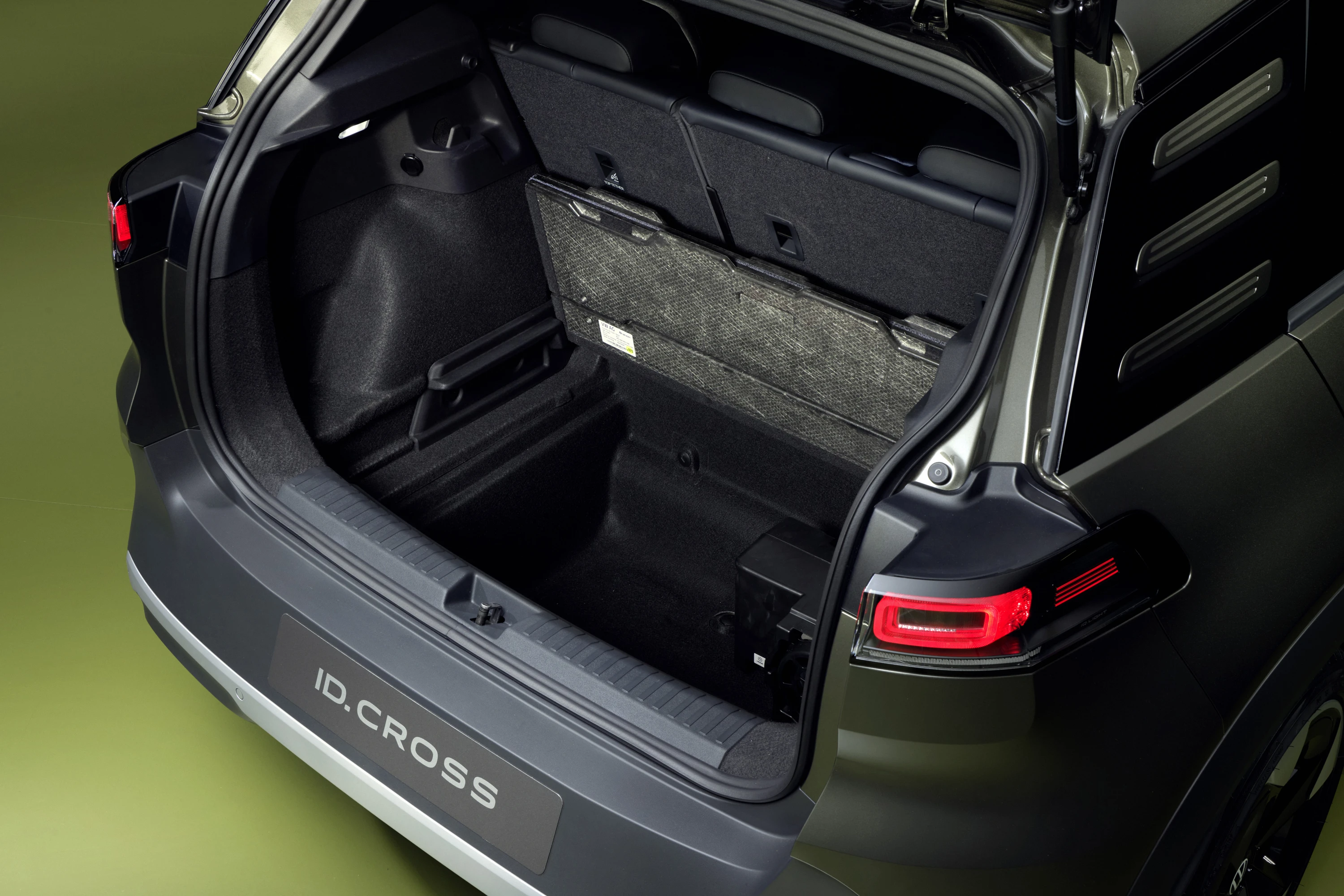 Volkswagen ID. Cross 85 kW trunk view