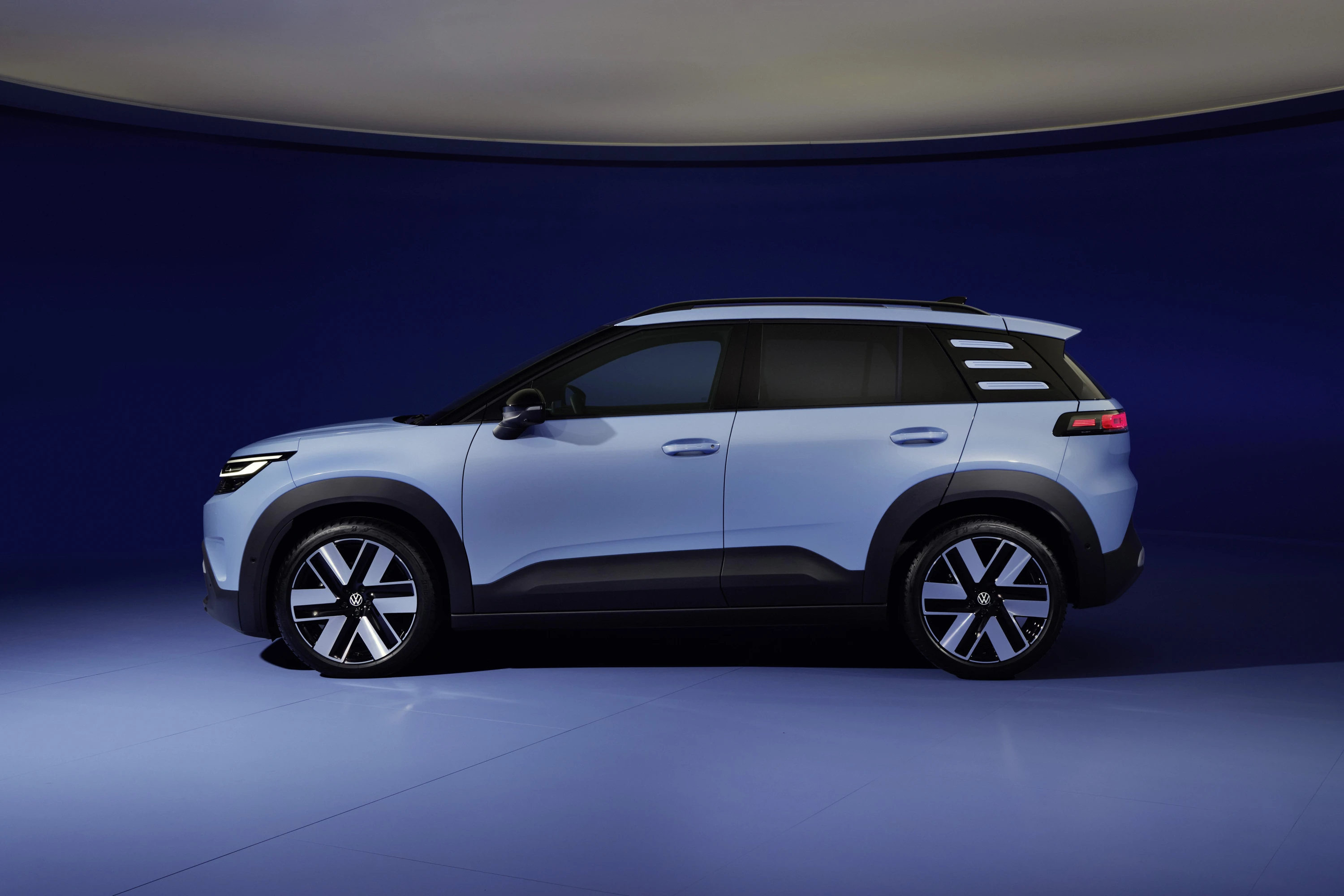 Volkswagen ID. Cross 85 kW exterior view