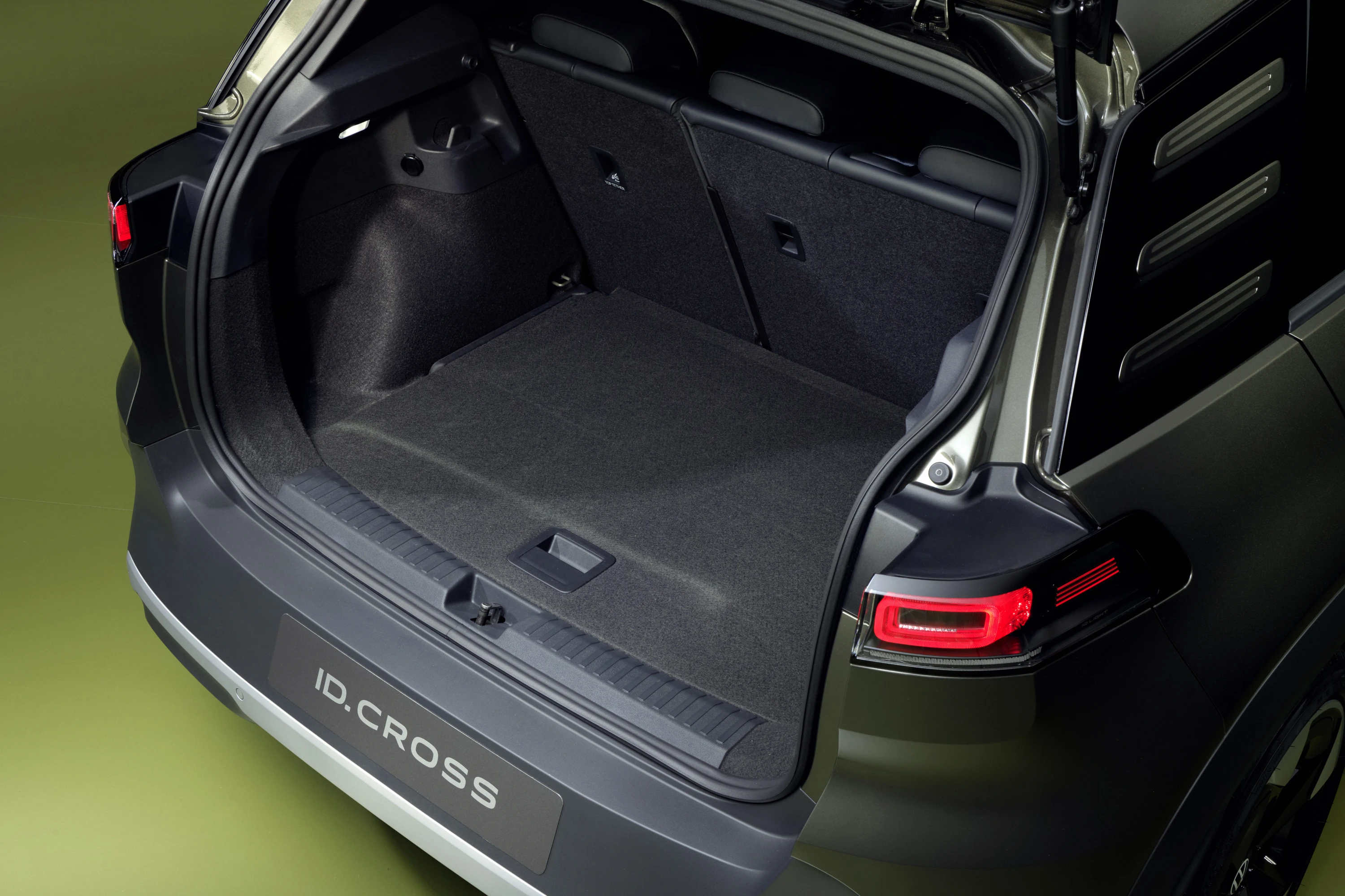 Volkswagen ID. Cross 99 kW trunk view