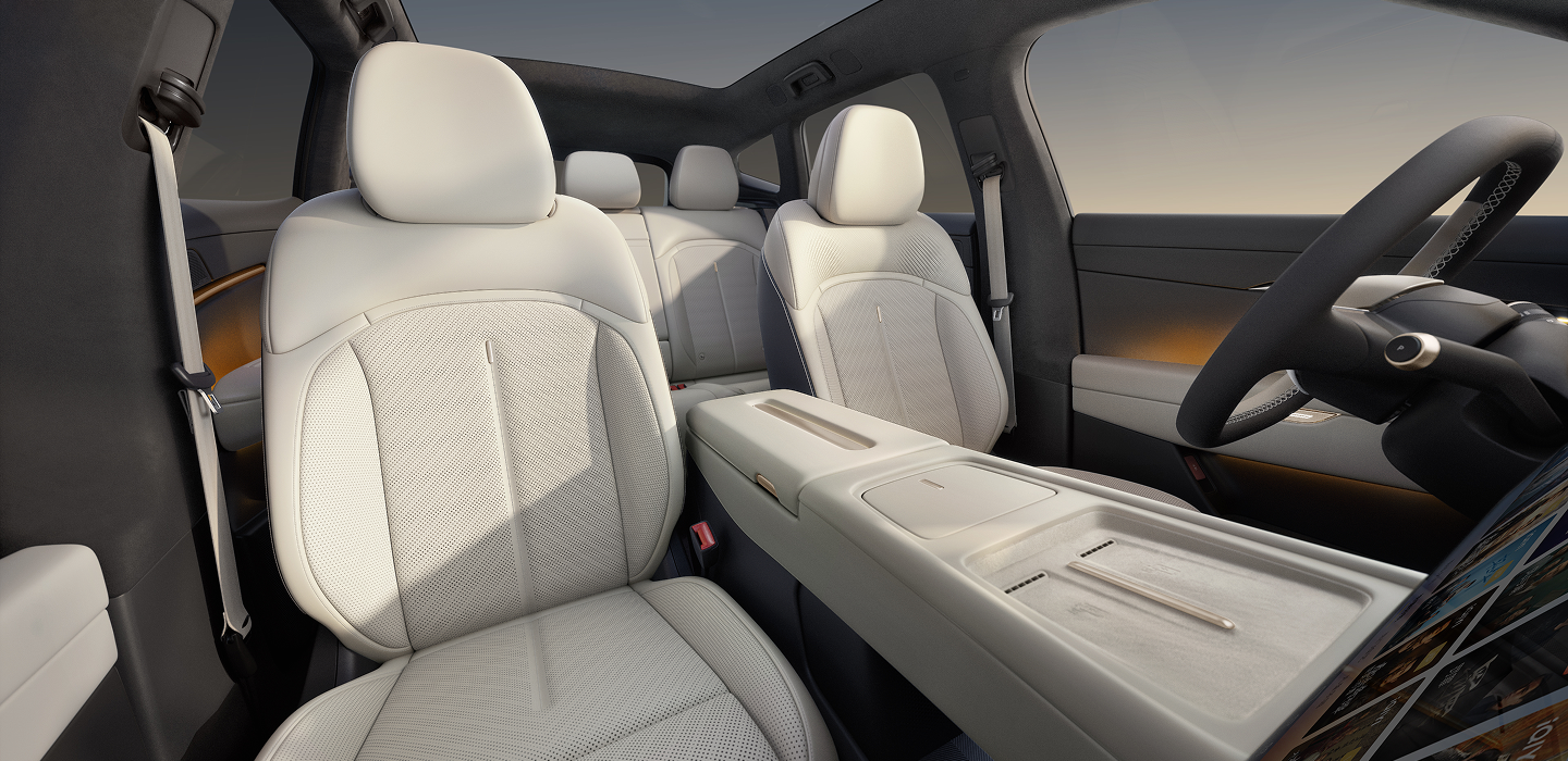 Volkswagen ID. UNYX 08 AWD Long Range frontseats view
