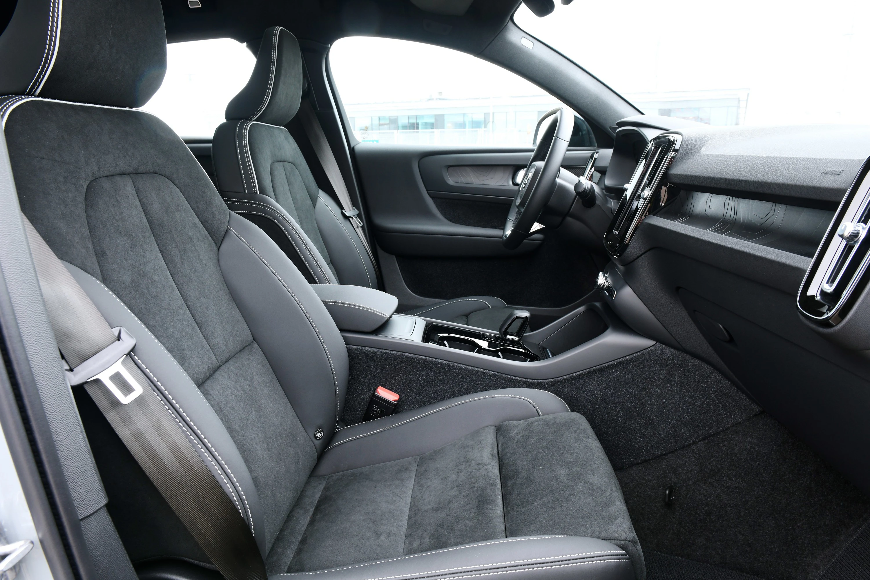 Volvo EC40 Single Motor frontseats view