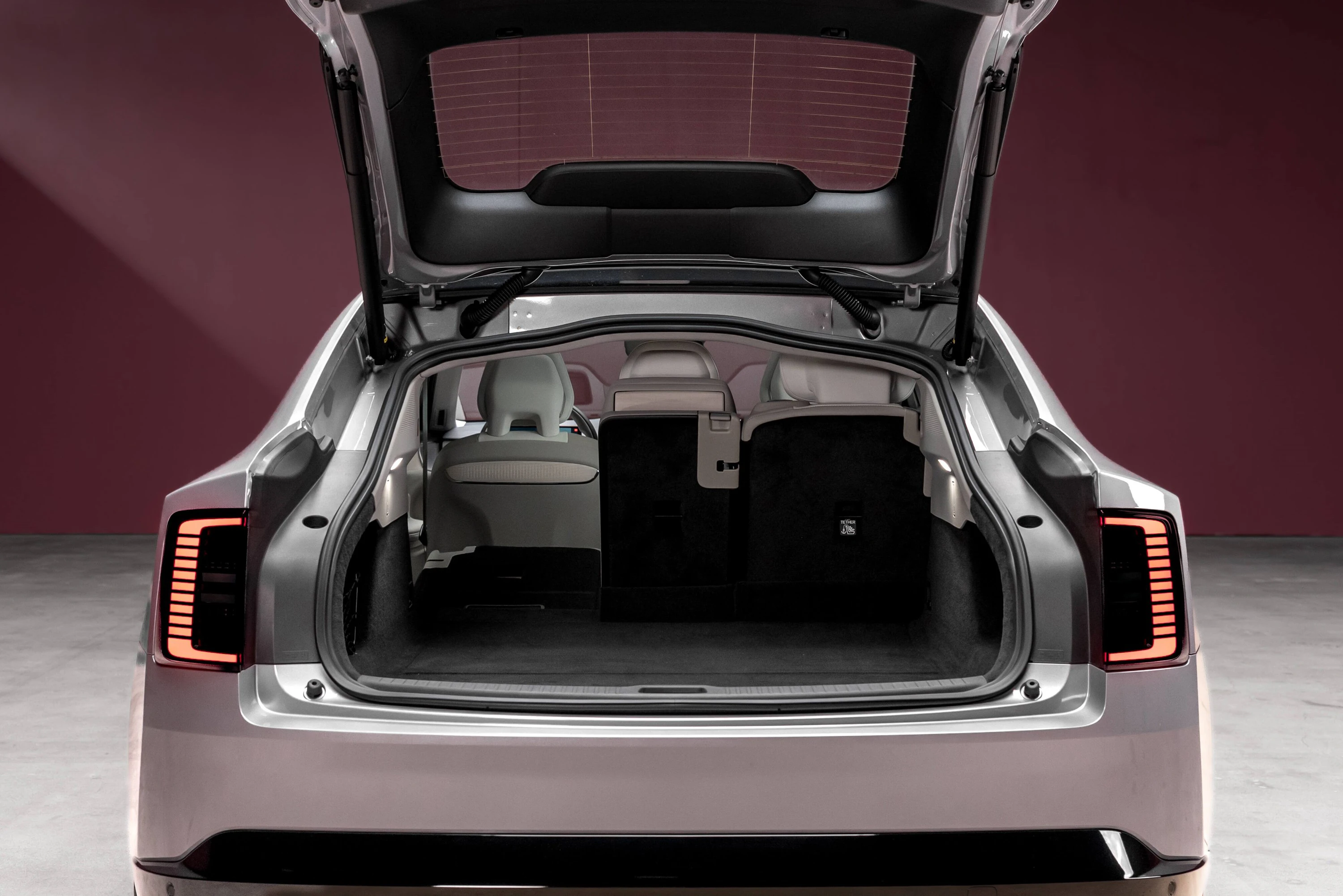 Volvo ES90 Single Motor Extended Range trunk view