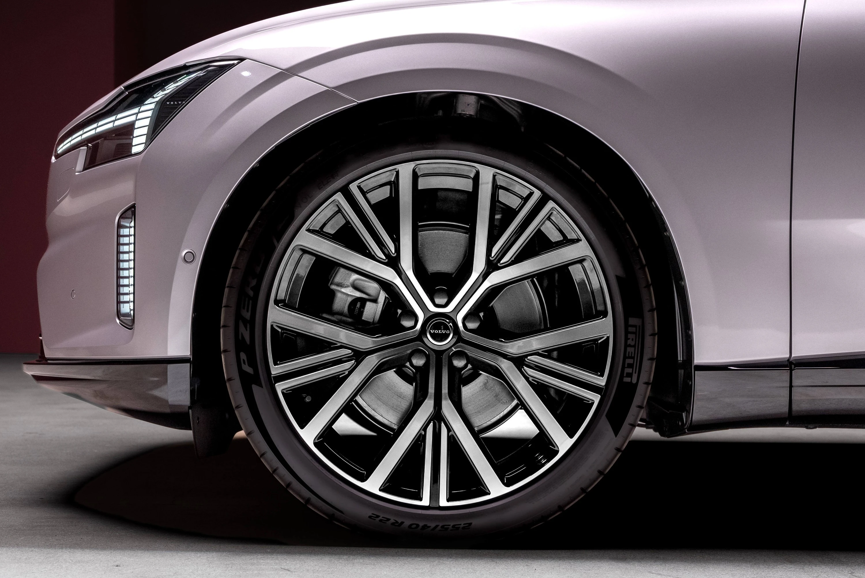 Volvo ES90 Single Motor Extended Range wheels view