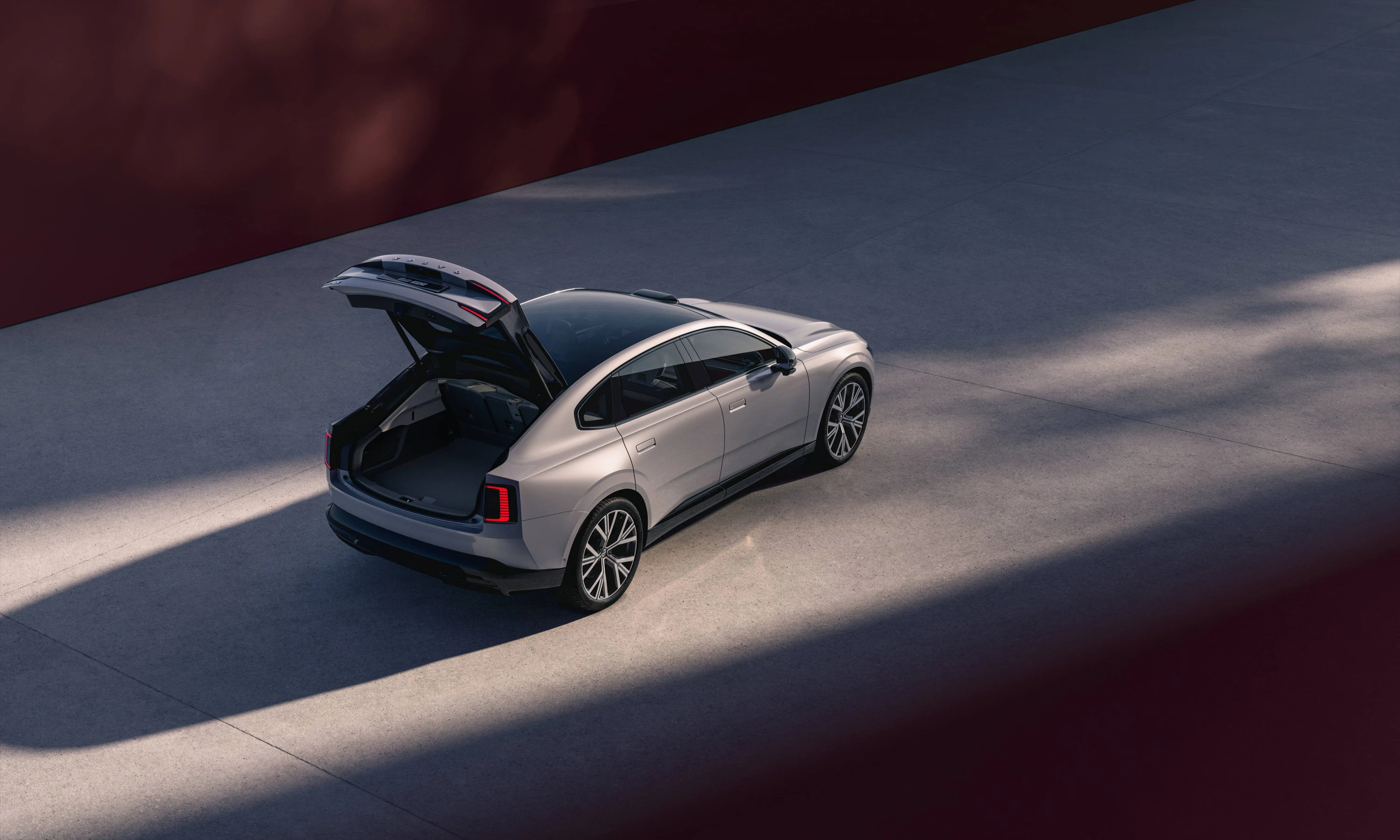 Volvo ES90 Twin Motor trunk view